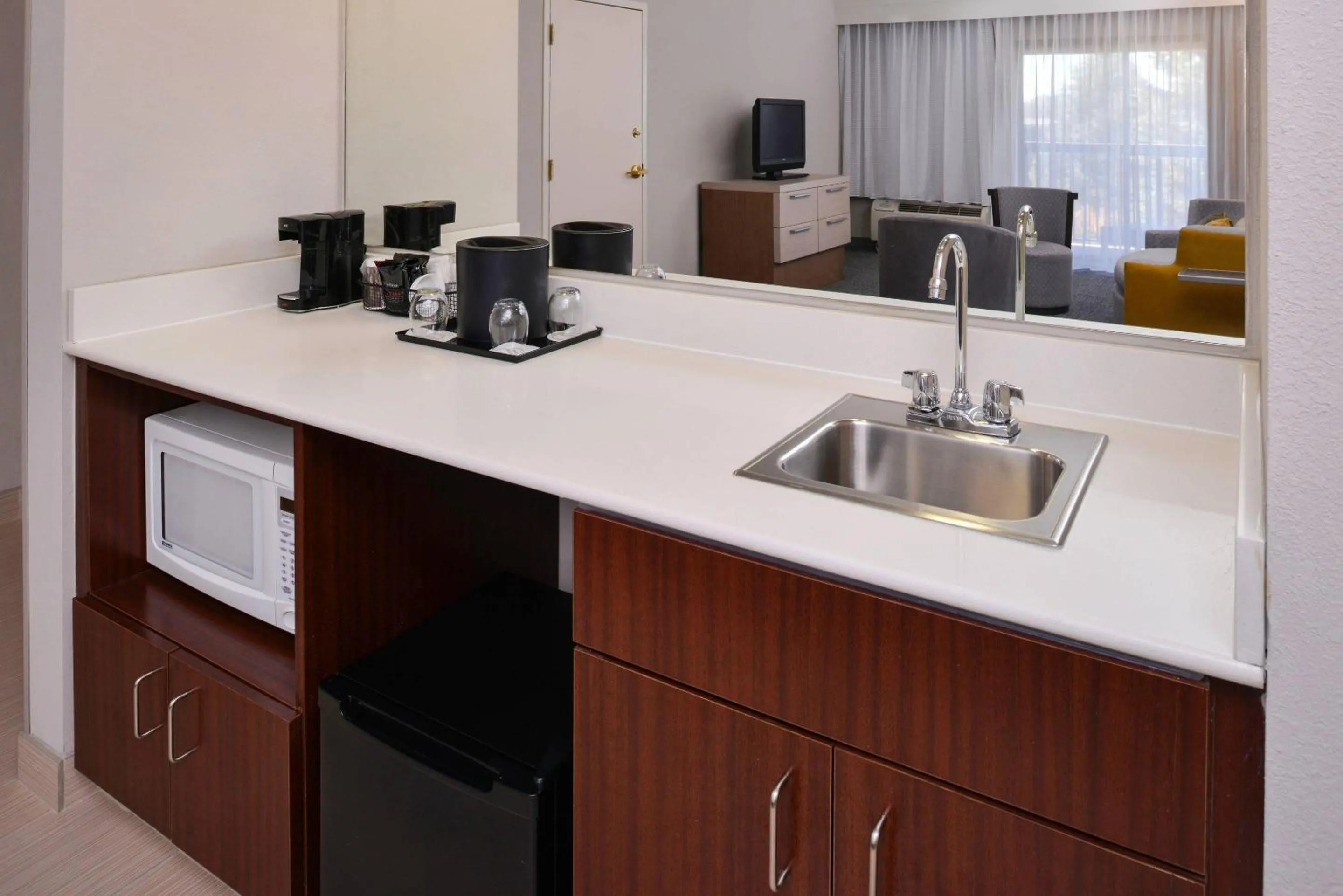 Bedroom in Country Inn & Suites by Radisson, Brown Deer - Milwaukee North