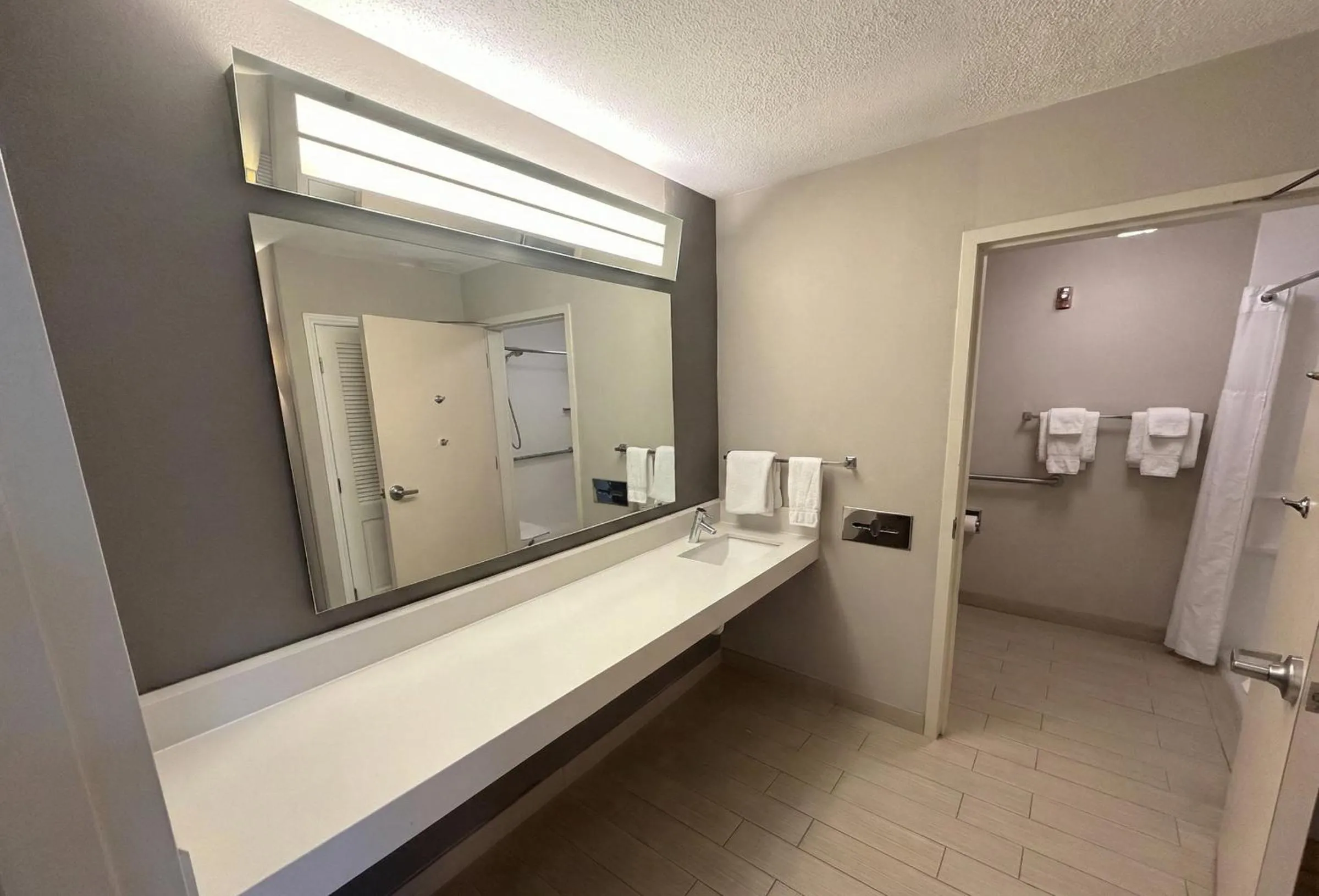 Bathroom in Country Inn & Suites by Radisson, Brown Deer - Milwaukee North