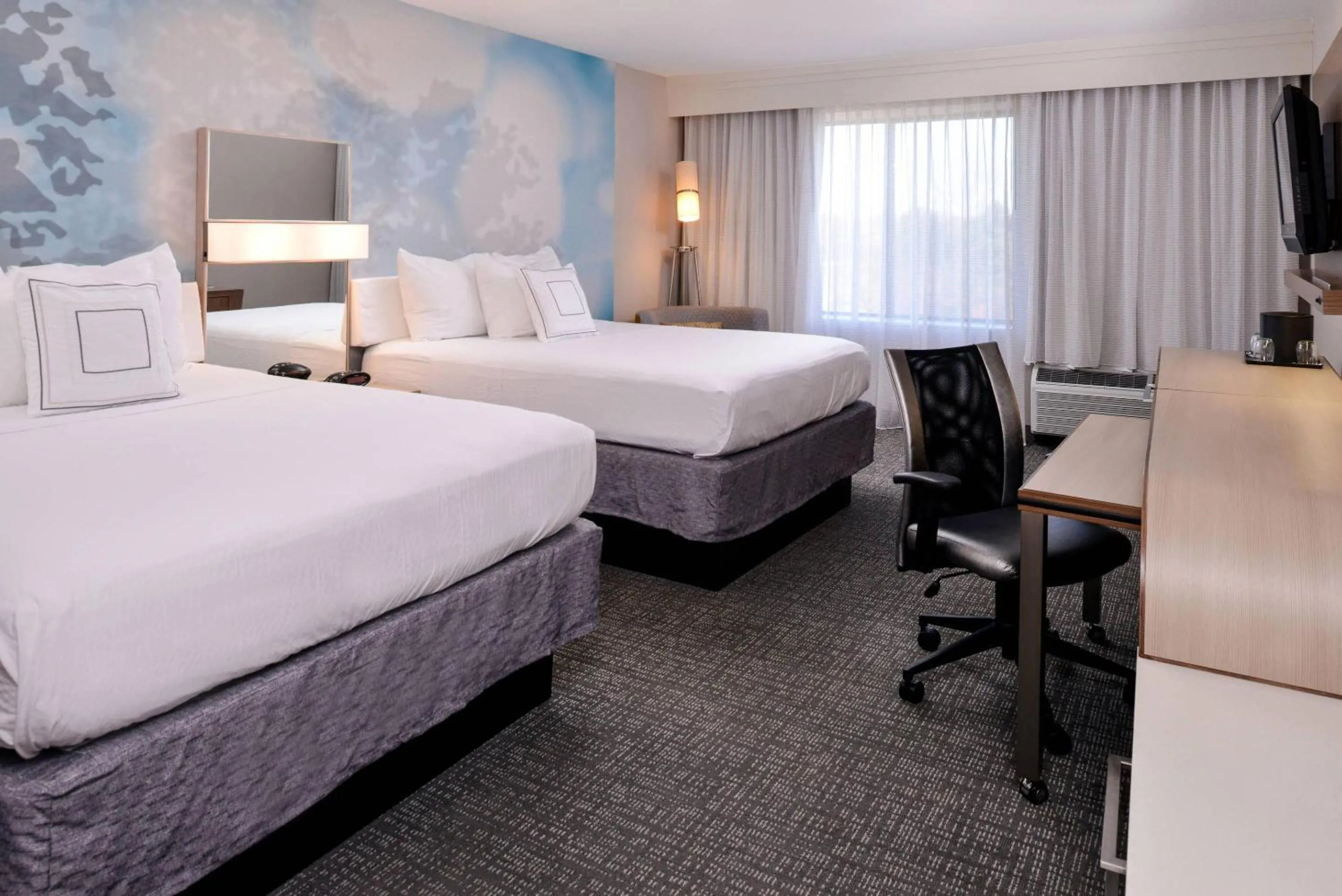Bedroom, Bed in Country Inn & Suites by Radisson, Brown Deer - Milwaukee North