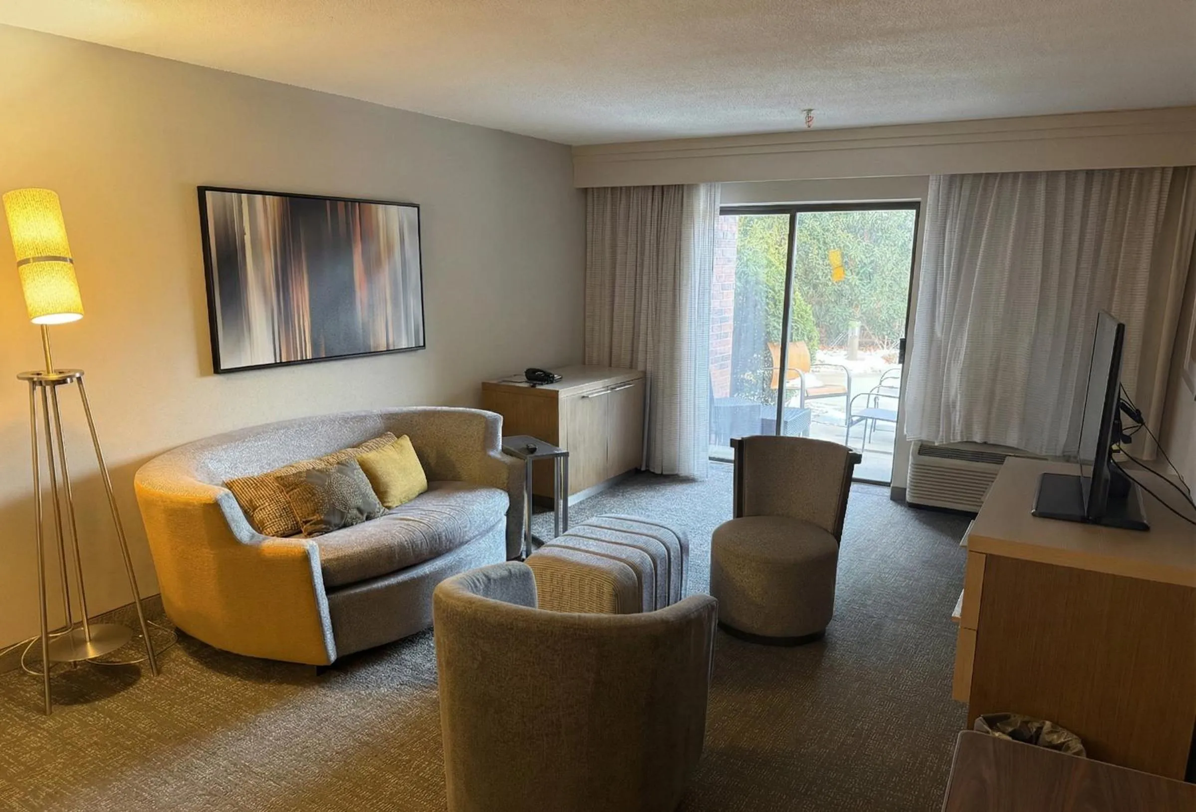 Seating area in Country Inn & Suites by Radisson, Brown Deer - Milwaukee North