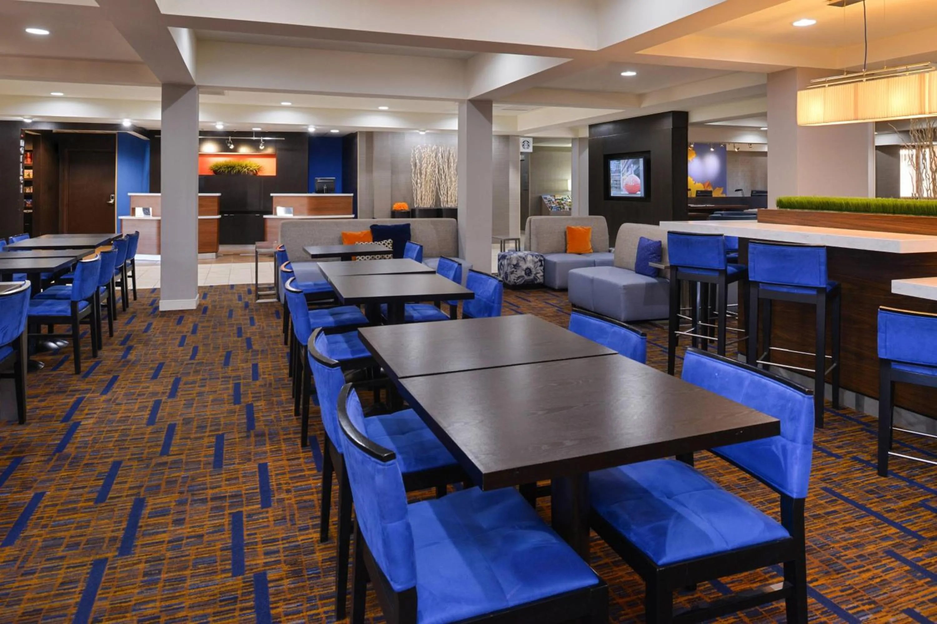 Restaurant/places to eat in Courtyard by Marriott Milwaukee North/Brown Deer