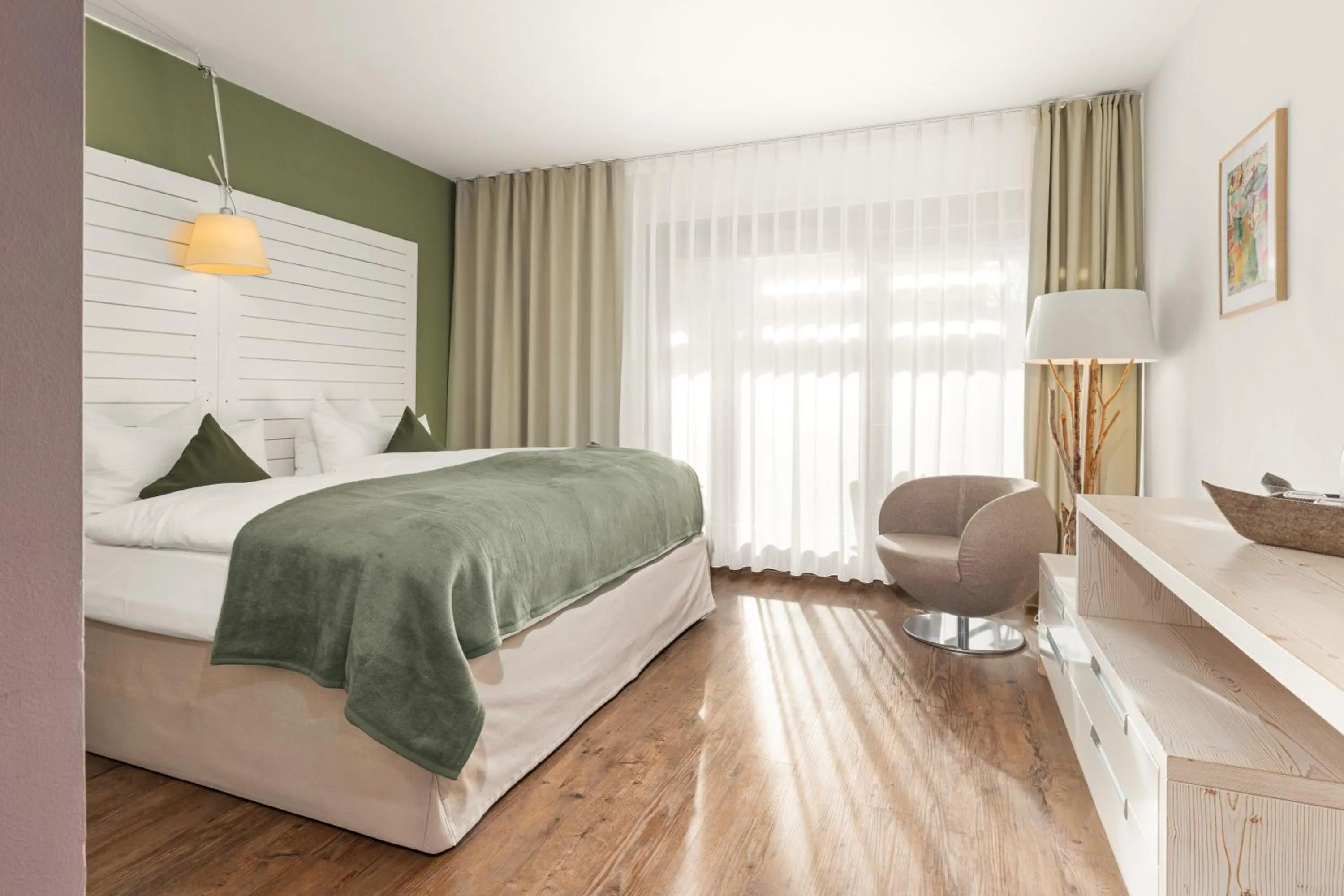 Living room, Bed in Hotel Villa Lago