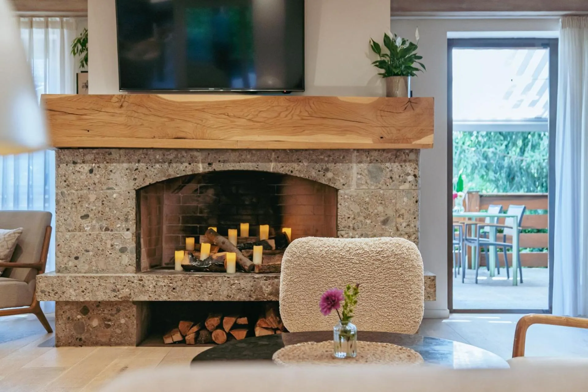 Communal lounge/ TV room in Hotel Villa Lago