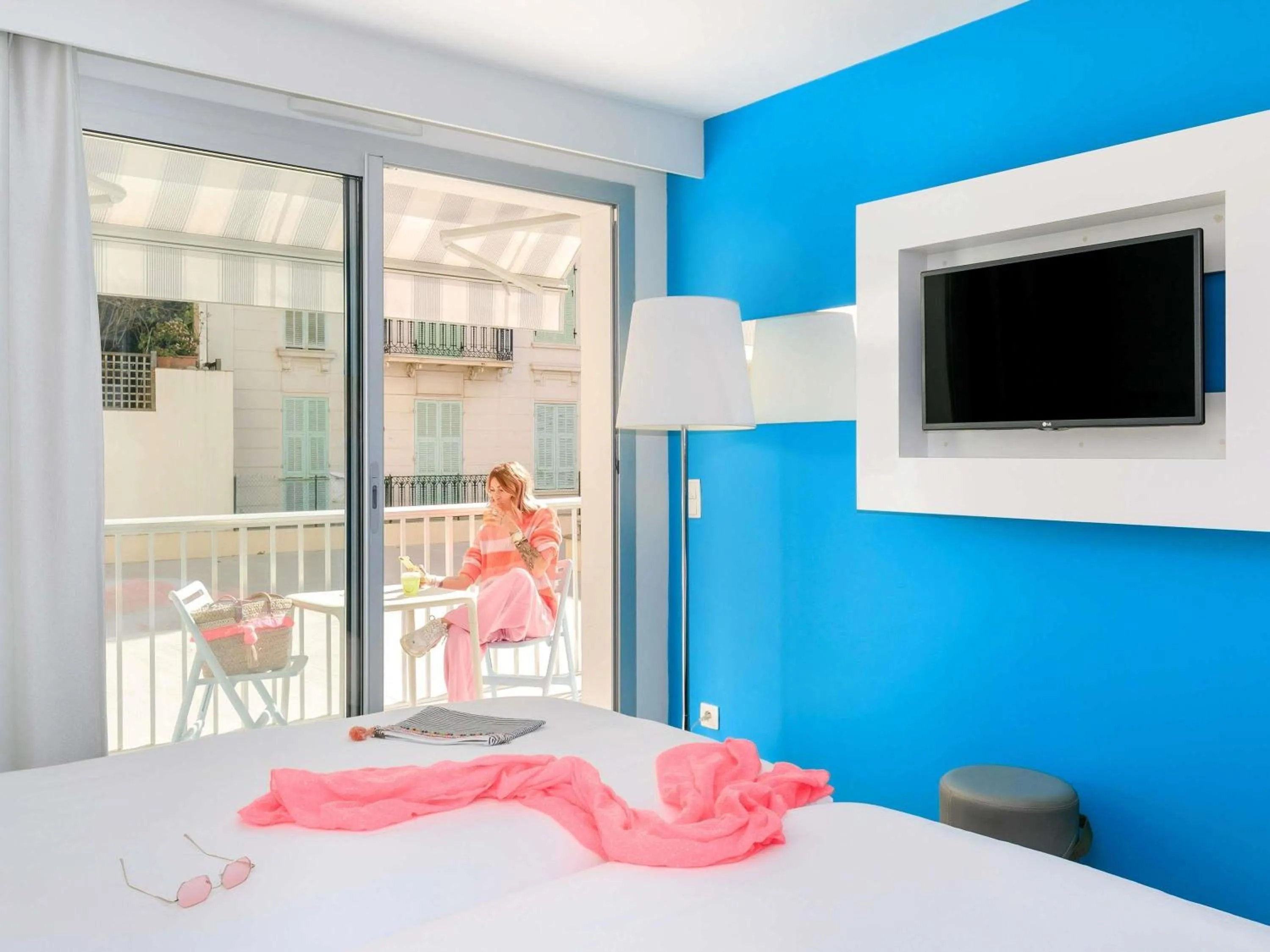 Bedroom, Bed in Ibis Styles Menton Centre