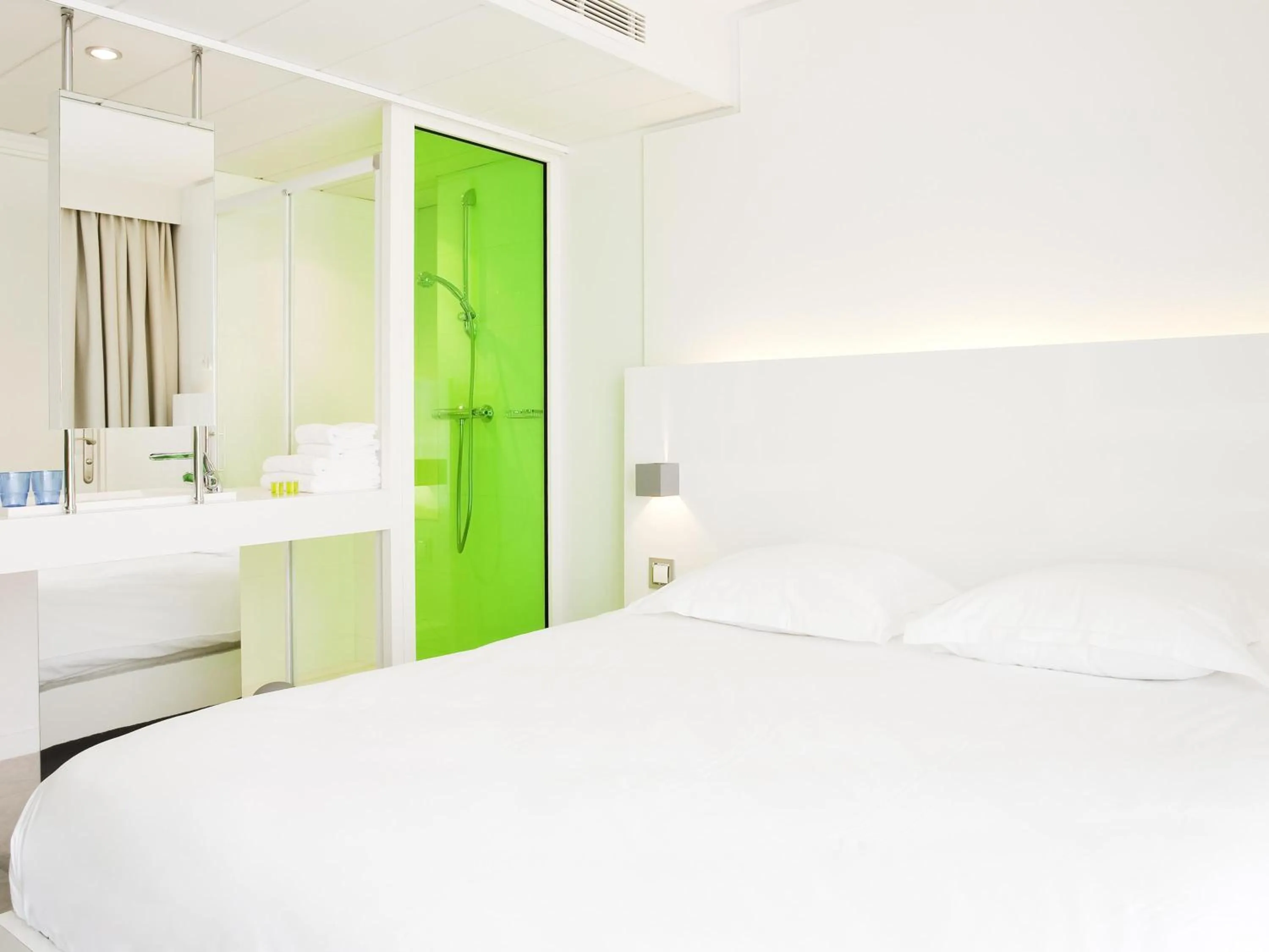 Bedroom, Bed in Ibis Styles Menton Centre