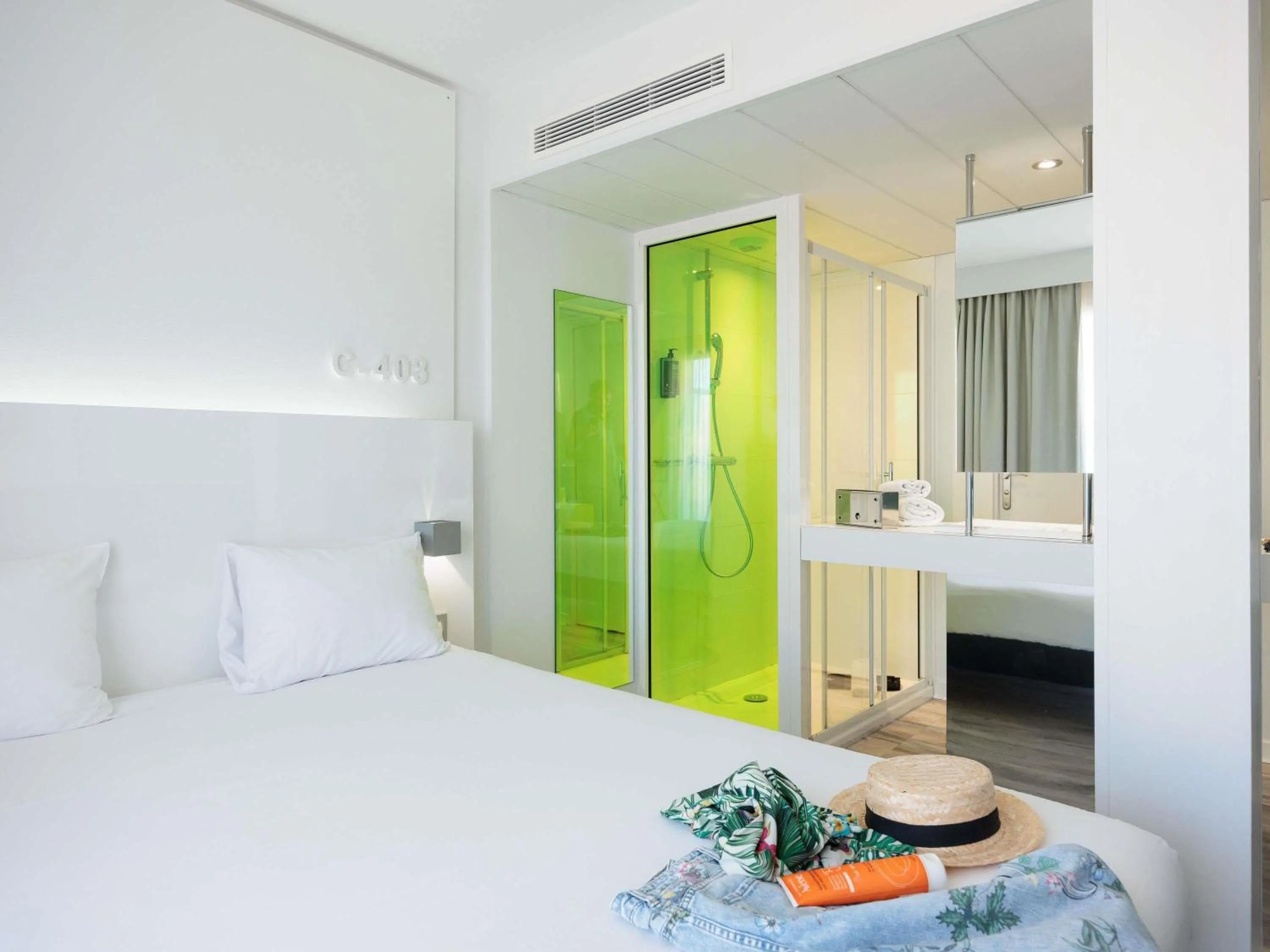 Bedroom, Bed in Ibis Styles Menton Centre
