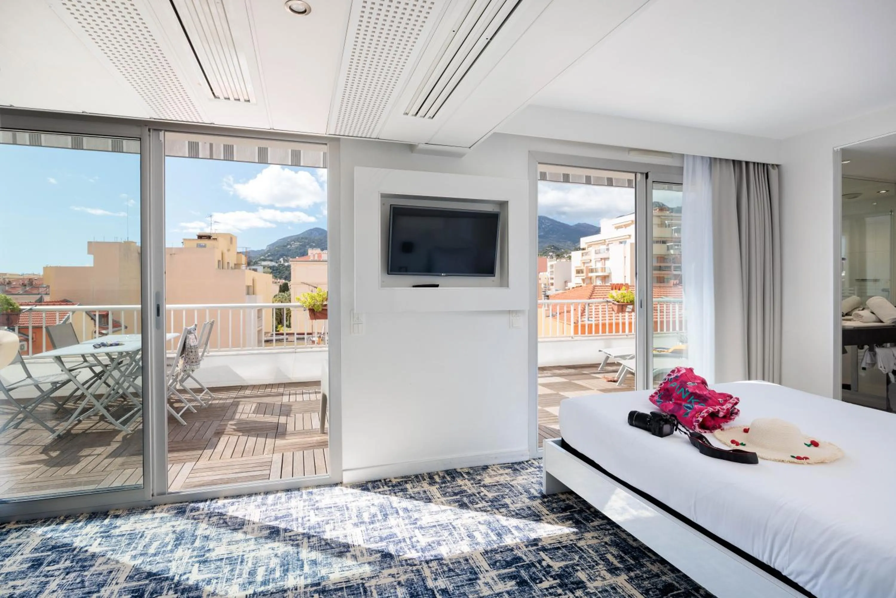 Photo of the whole room in Ibis Styles Menton Centre