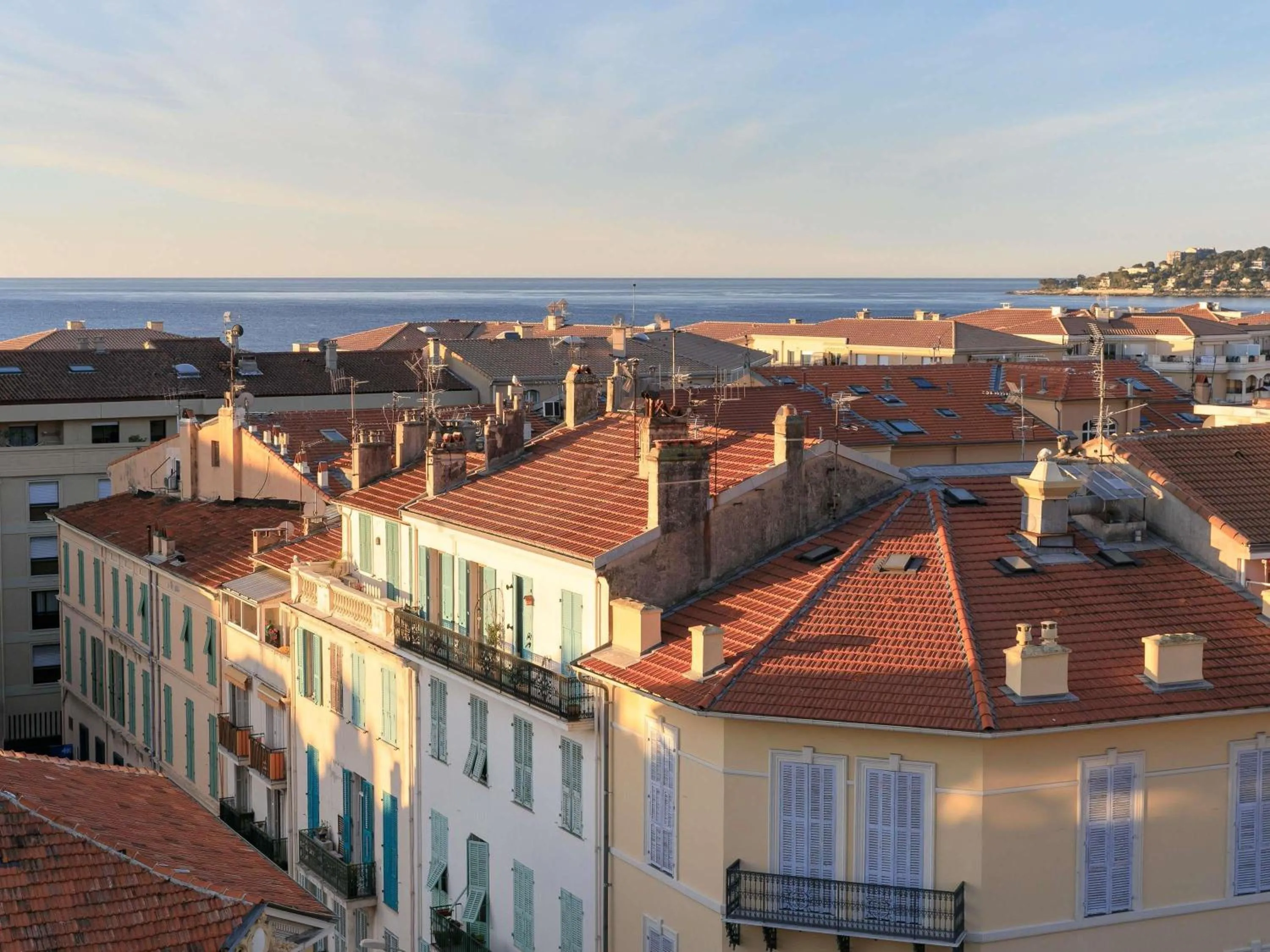 Bedroom in Ibis Styles Menton Centre