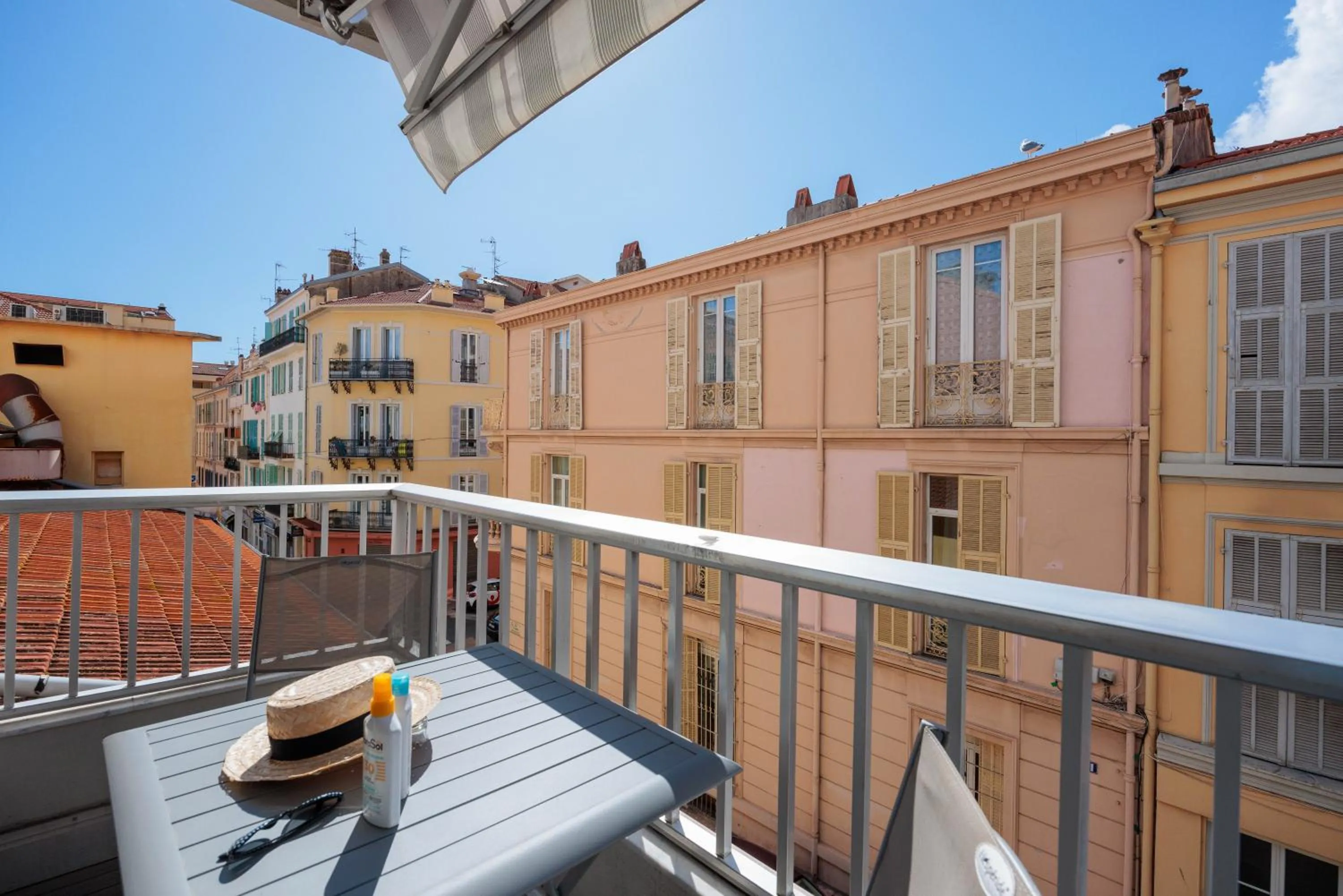 Balcony/Terrace in Ibis Styles Menton Centre