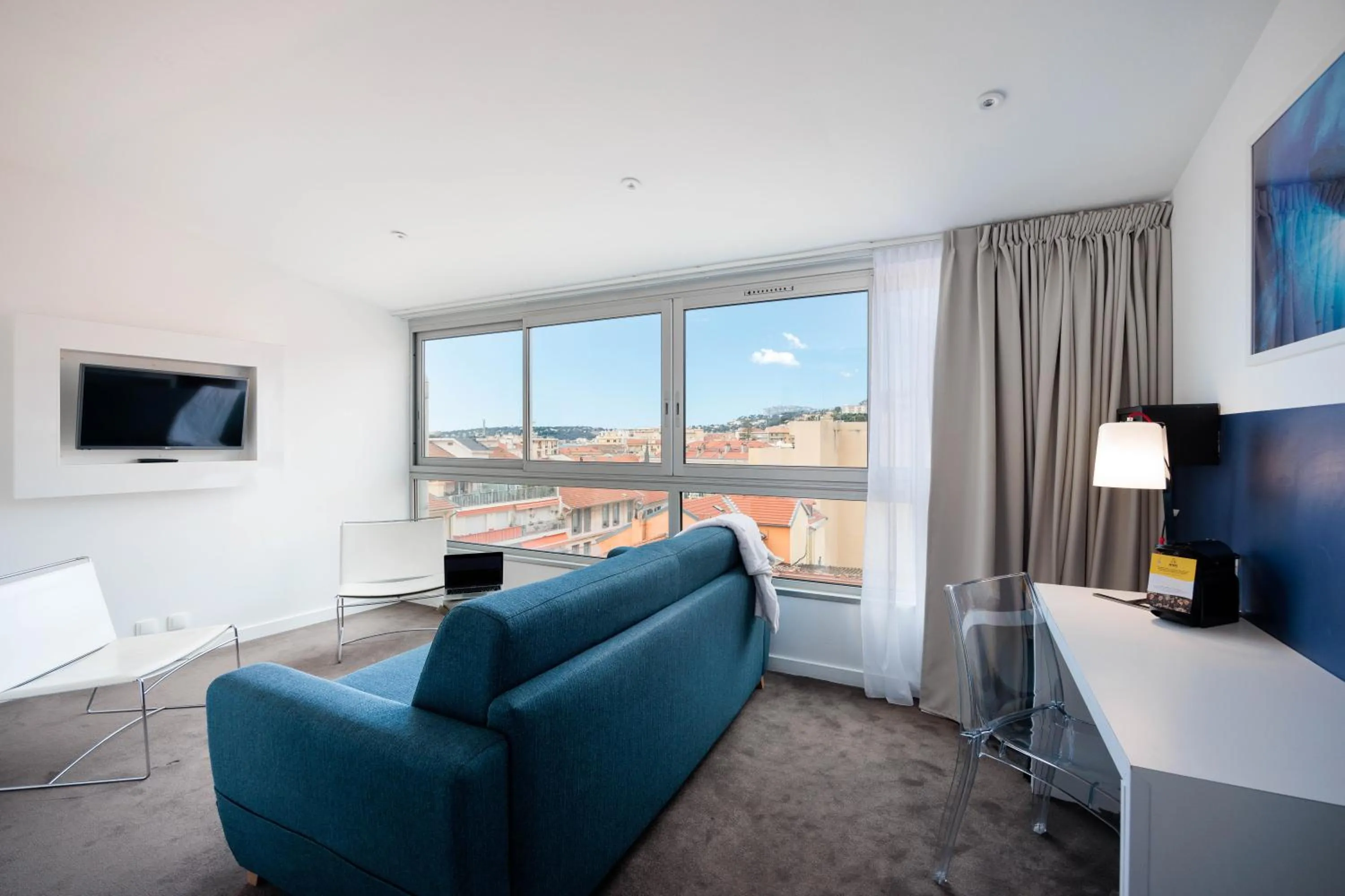 Living room in Ibis Styles Menton Centre