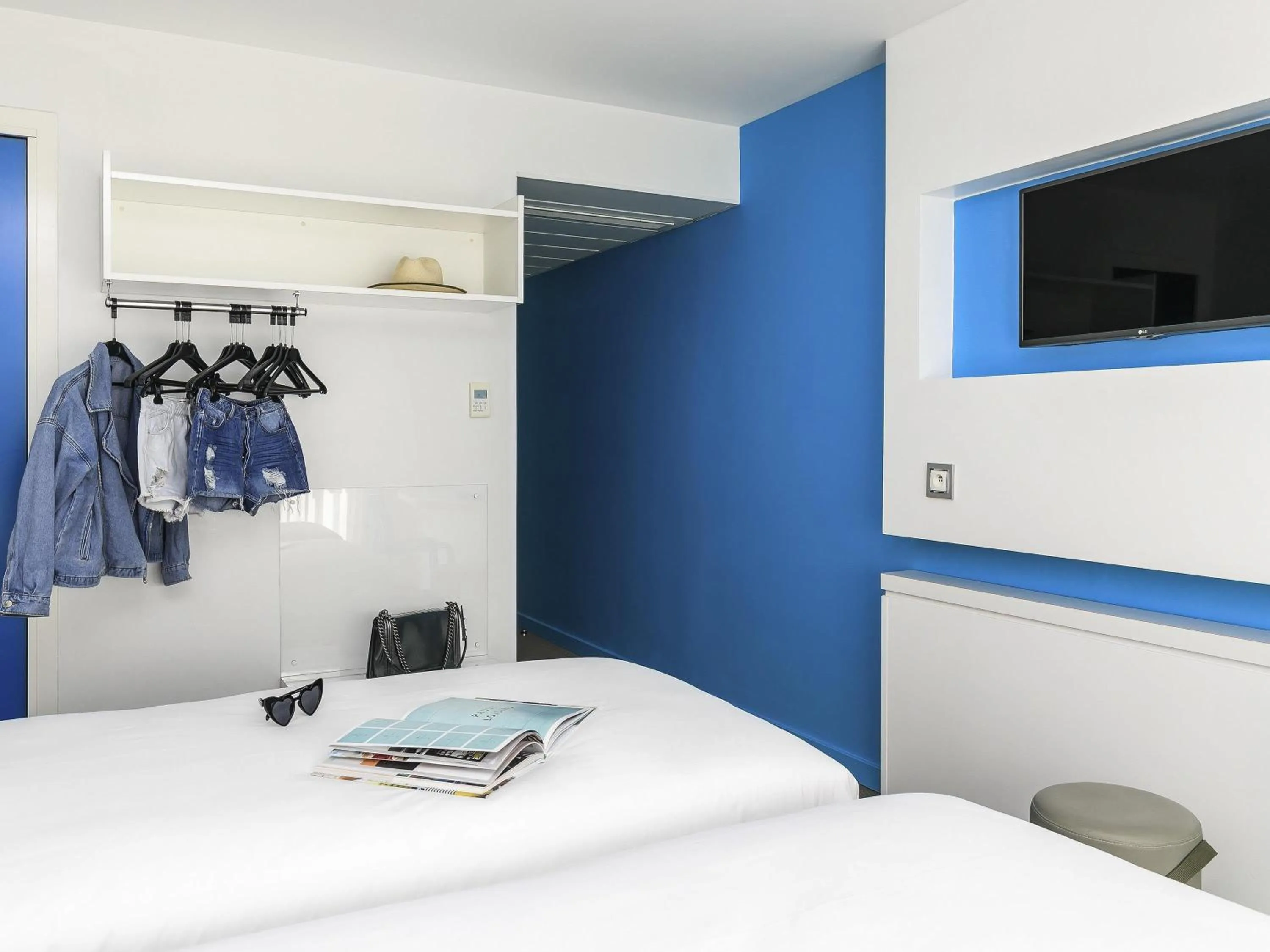 Bedroom, Bed in Ibis Styles Menton Centre