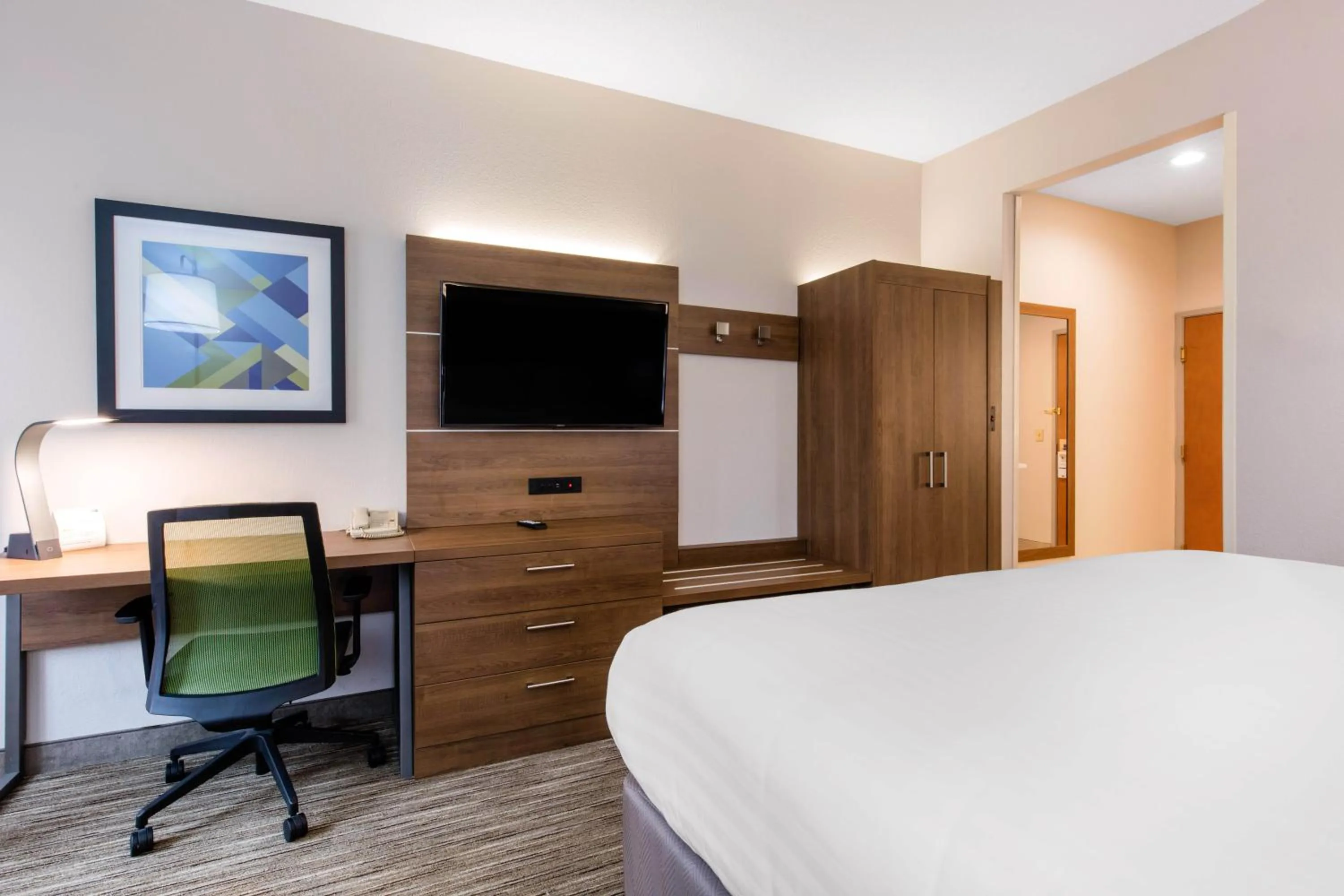 Bed in Holiday Inn Express Henderson by IHG