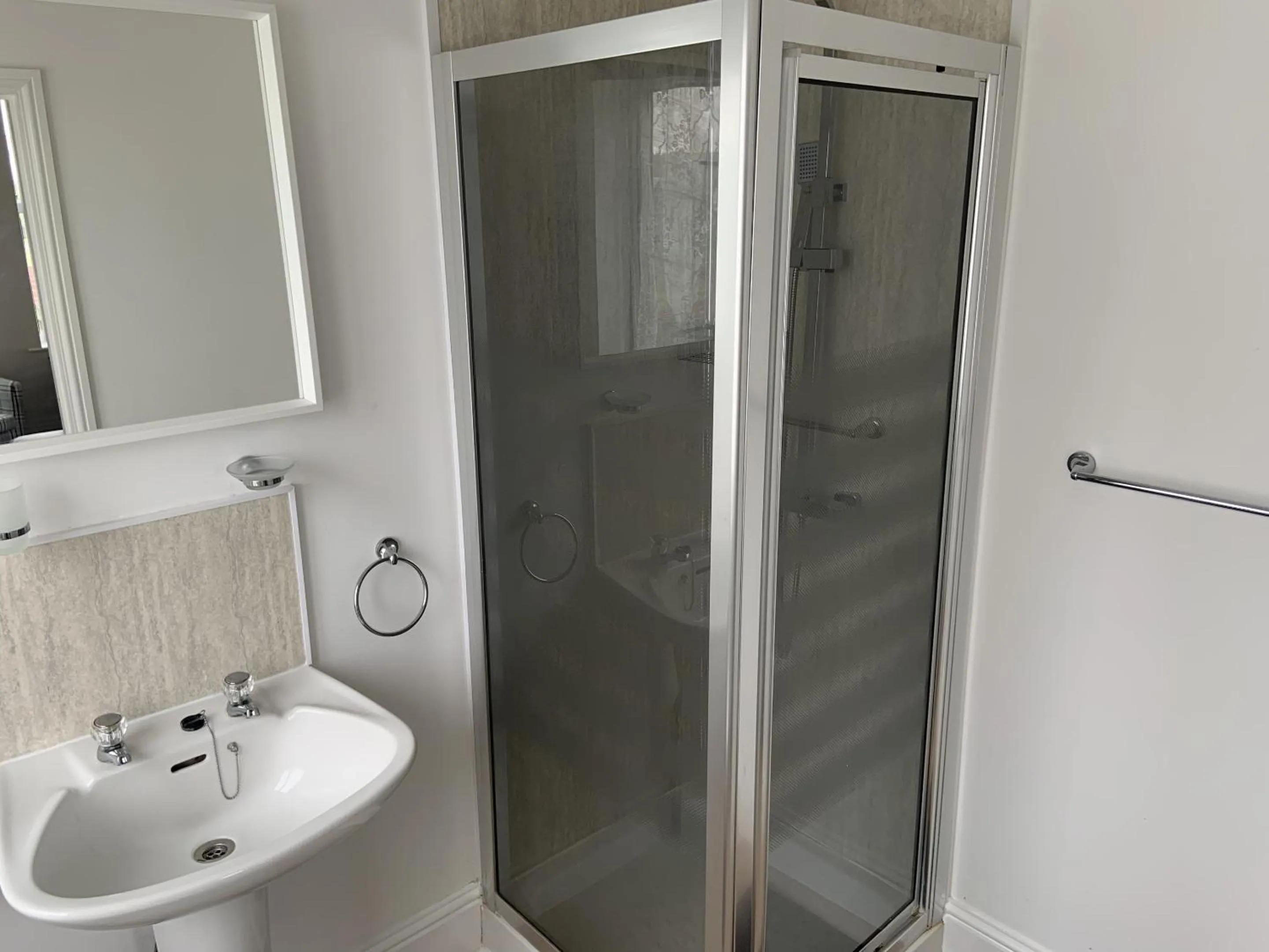 Bathroom in Arona Guest Hotel