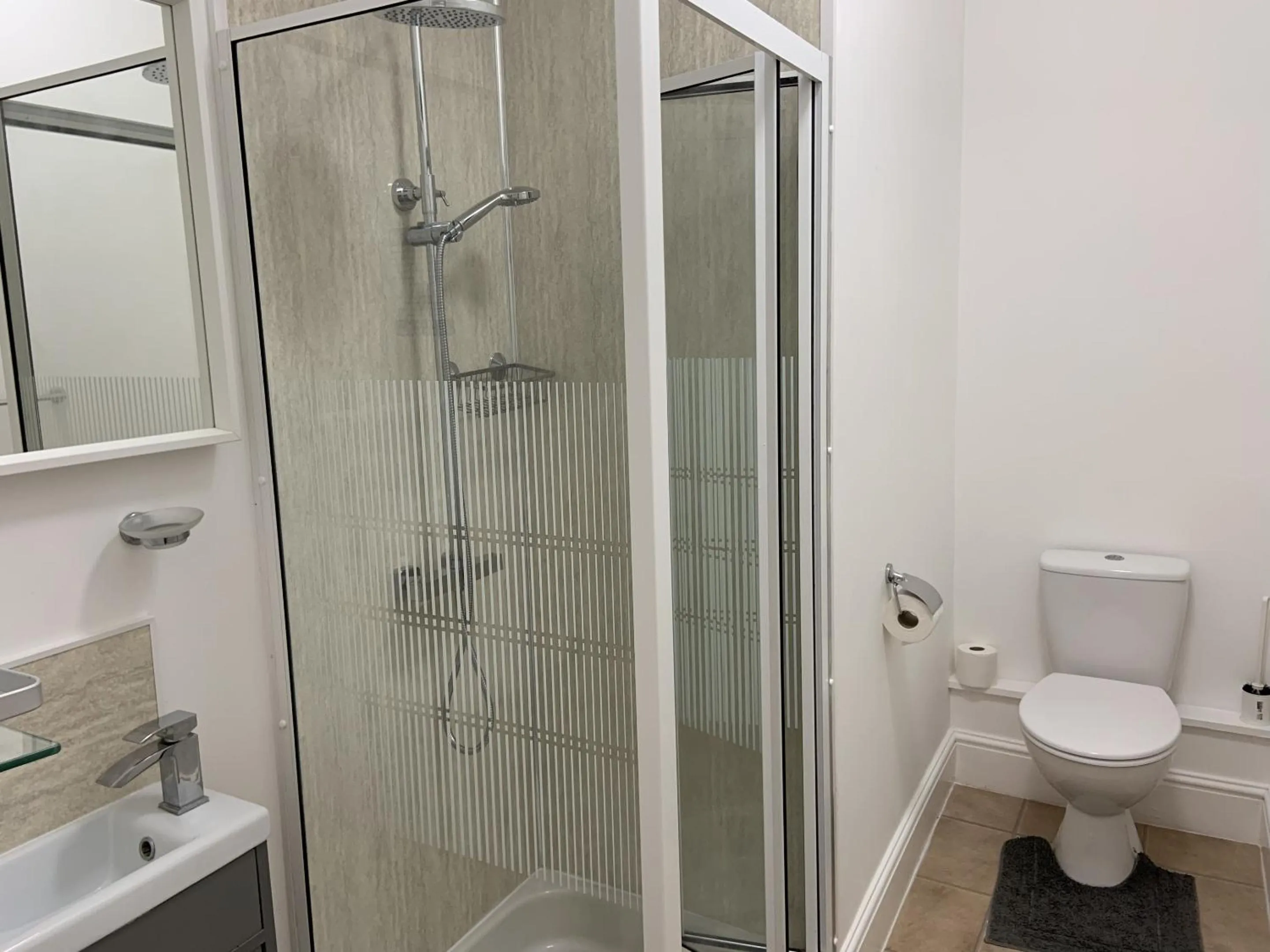 Bathroom in Arona Guest Hotel