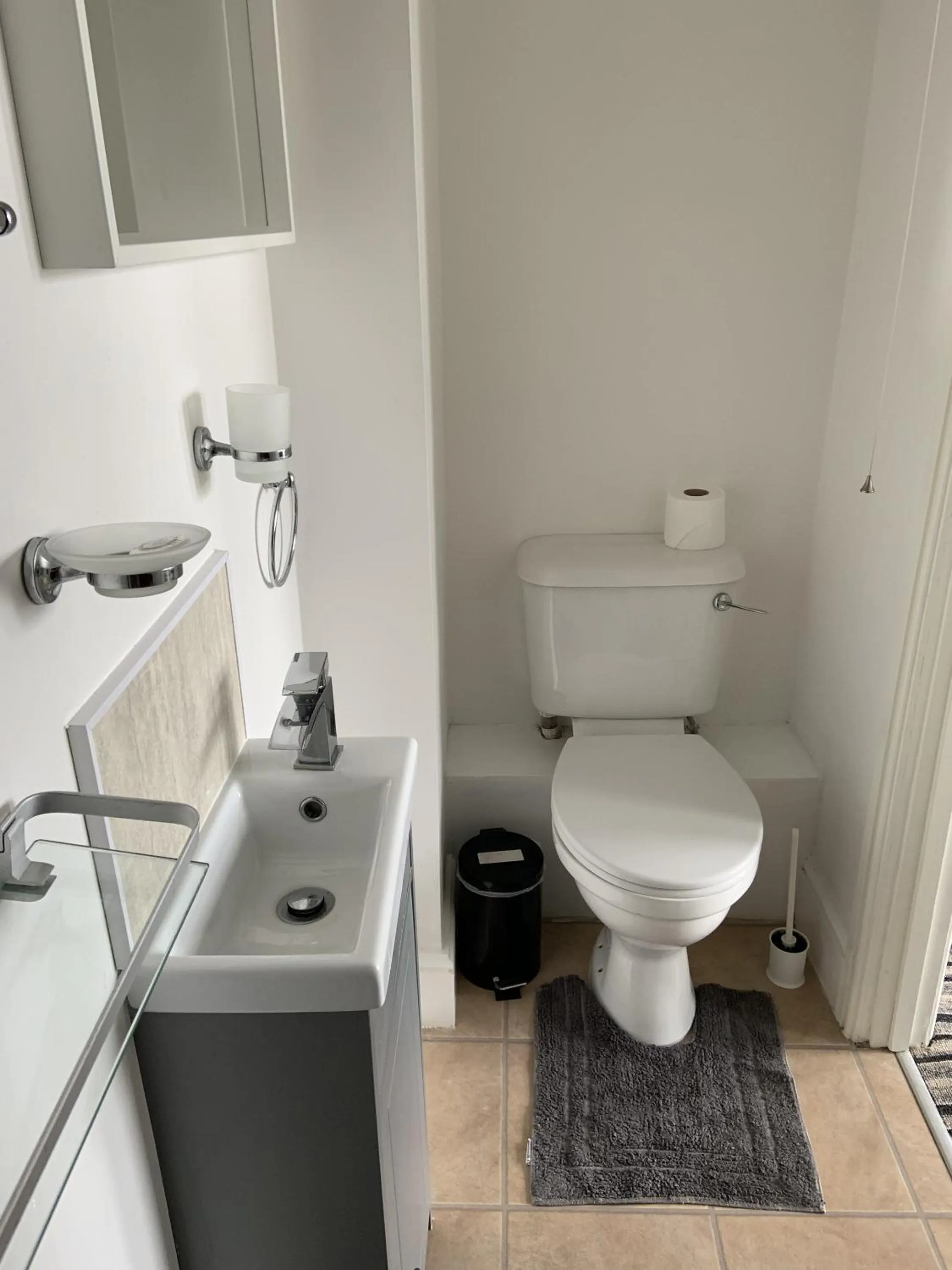 Bathroom in Arona Guest Hotel