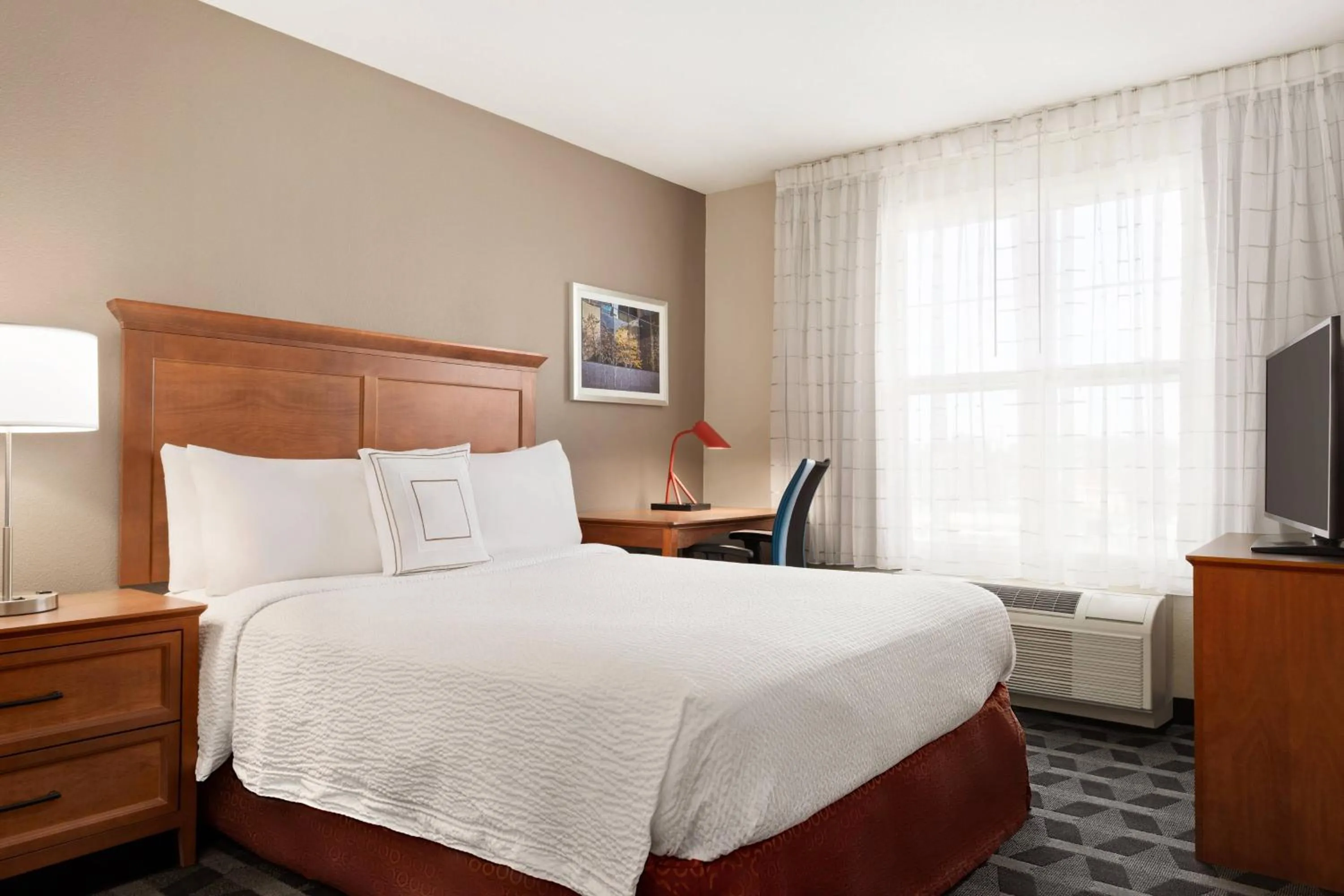 Bedroom, Bed in TownePlace Suites by Marriott Springfield