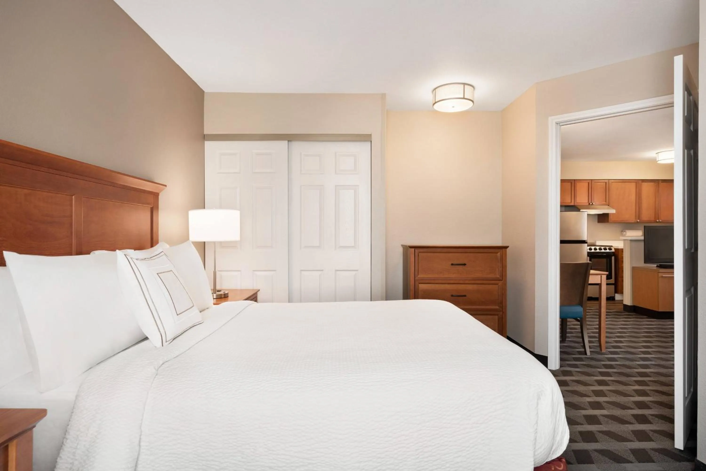Bedroom, Bed in TownePlace Suites by Marriott Springfield