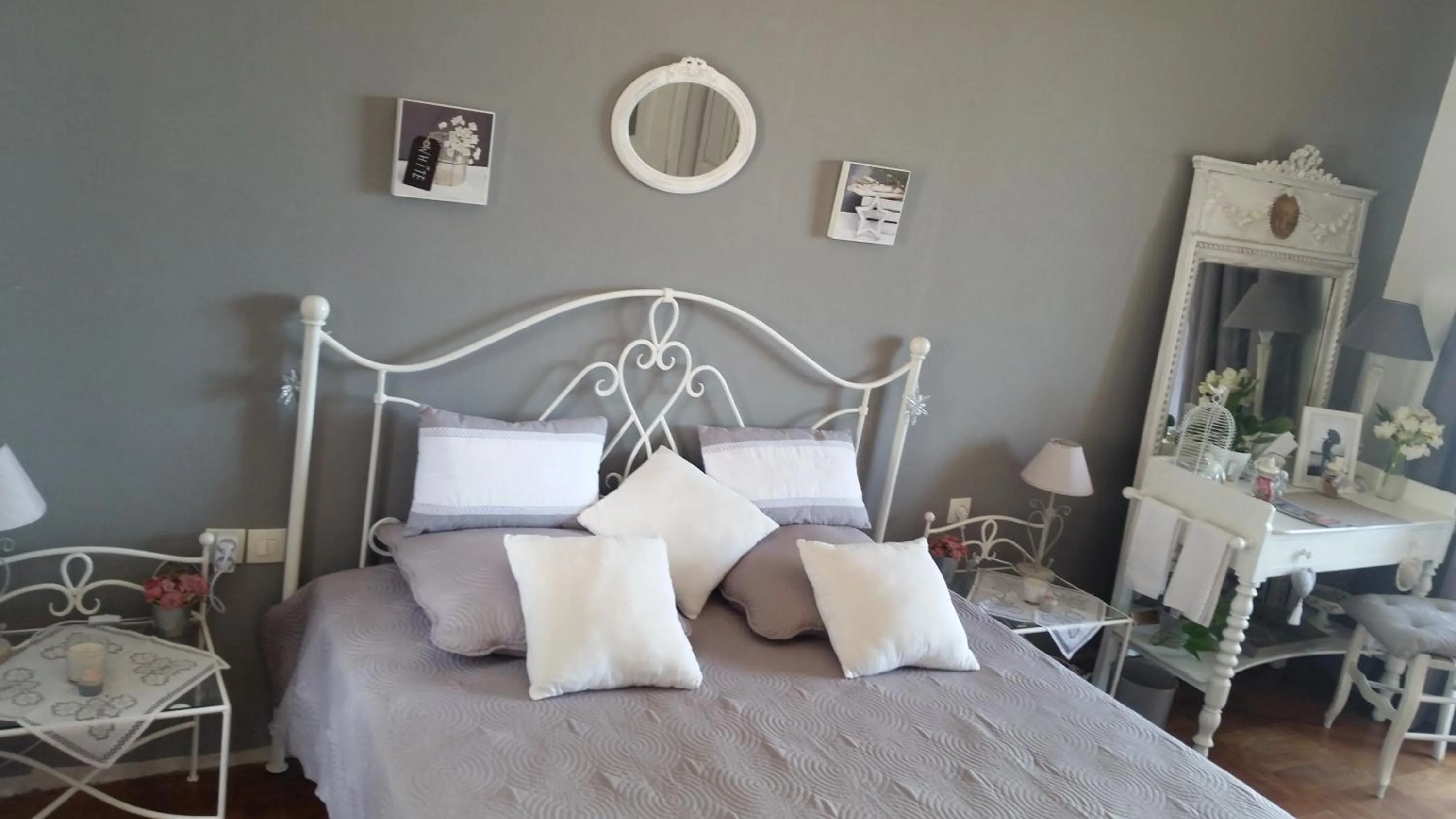 Bed in La Tuiliere