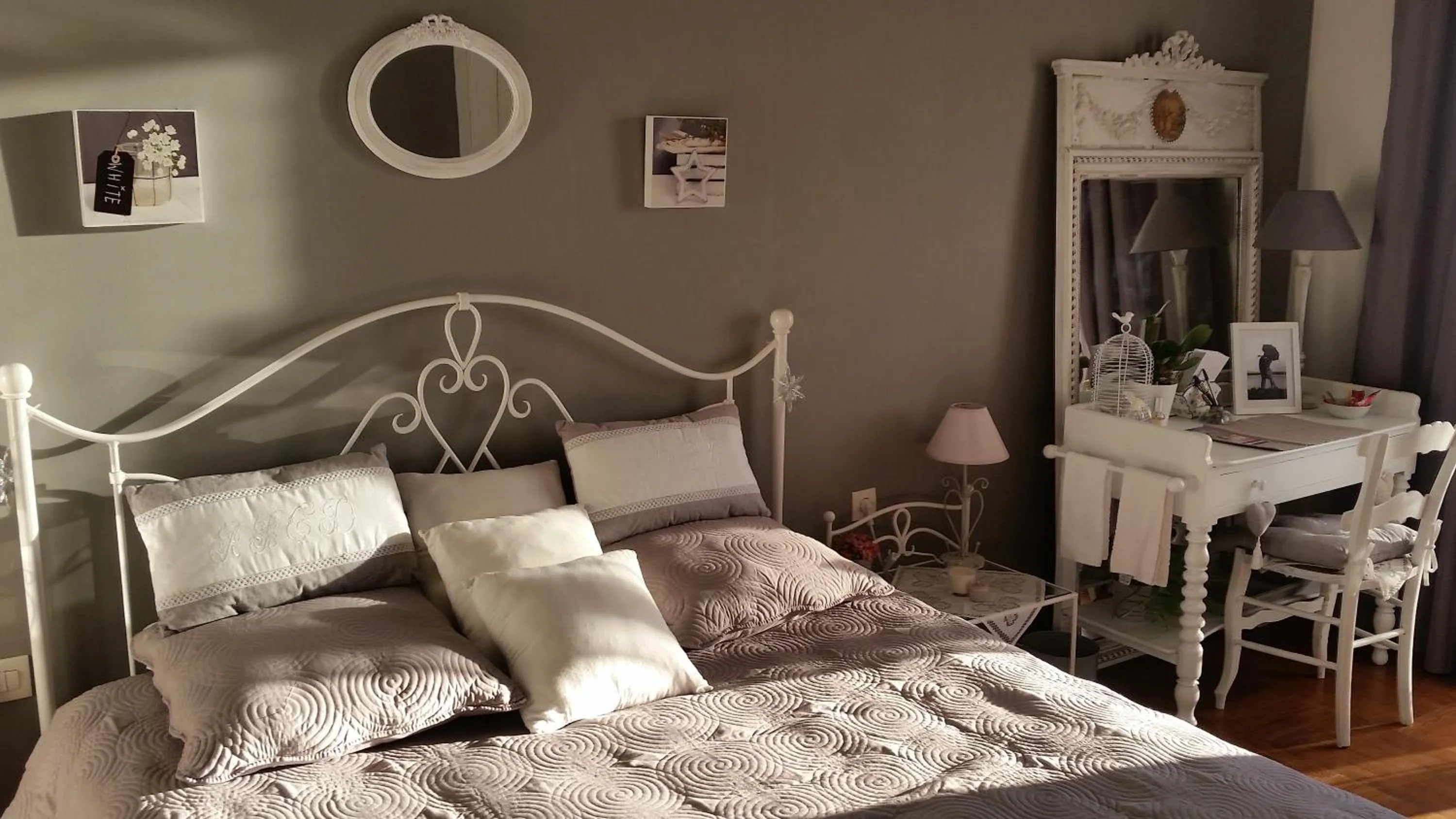 Property building, Bed in La Tuiliere