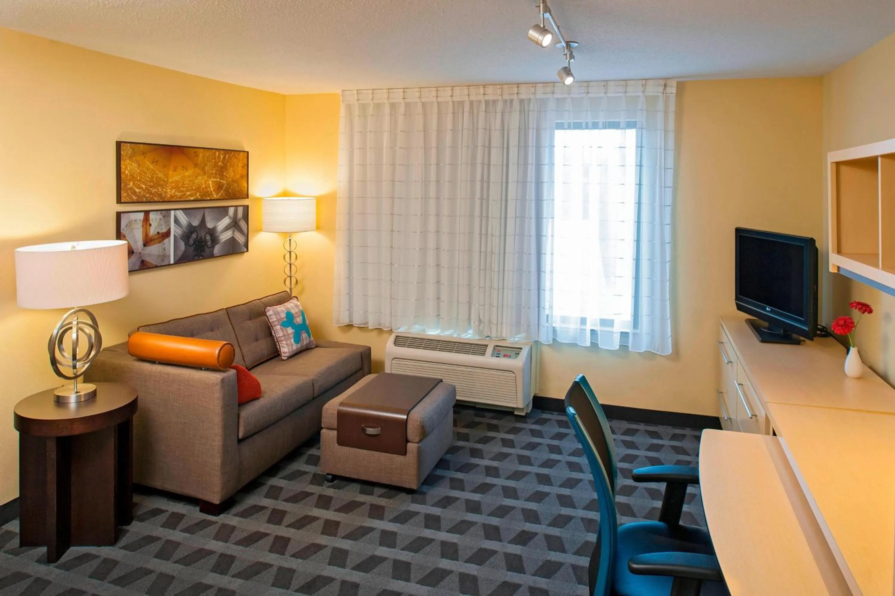 Living room, Bed in TownePlace Suites by Marriott Bethlehem Easton/Lehigh Valley