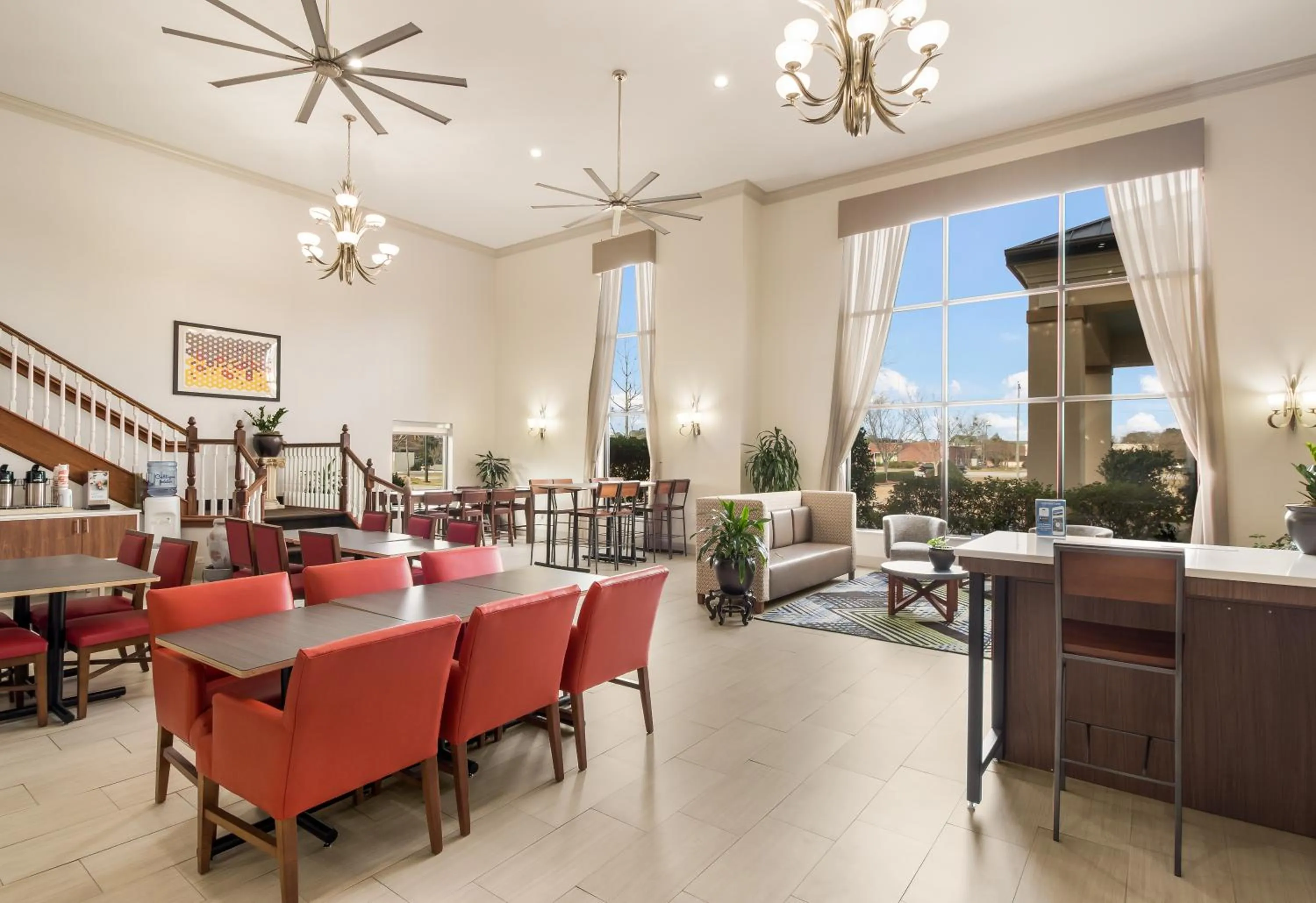 Lobby or reception in Clarion Pointe New Bern