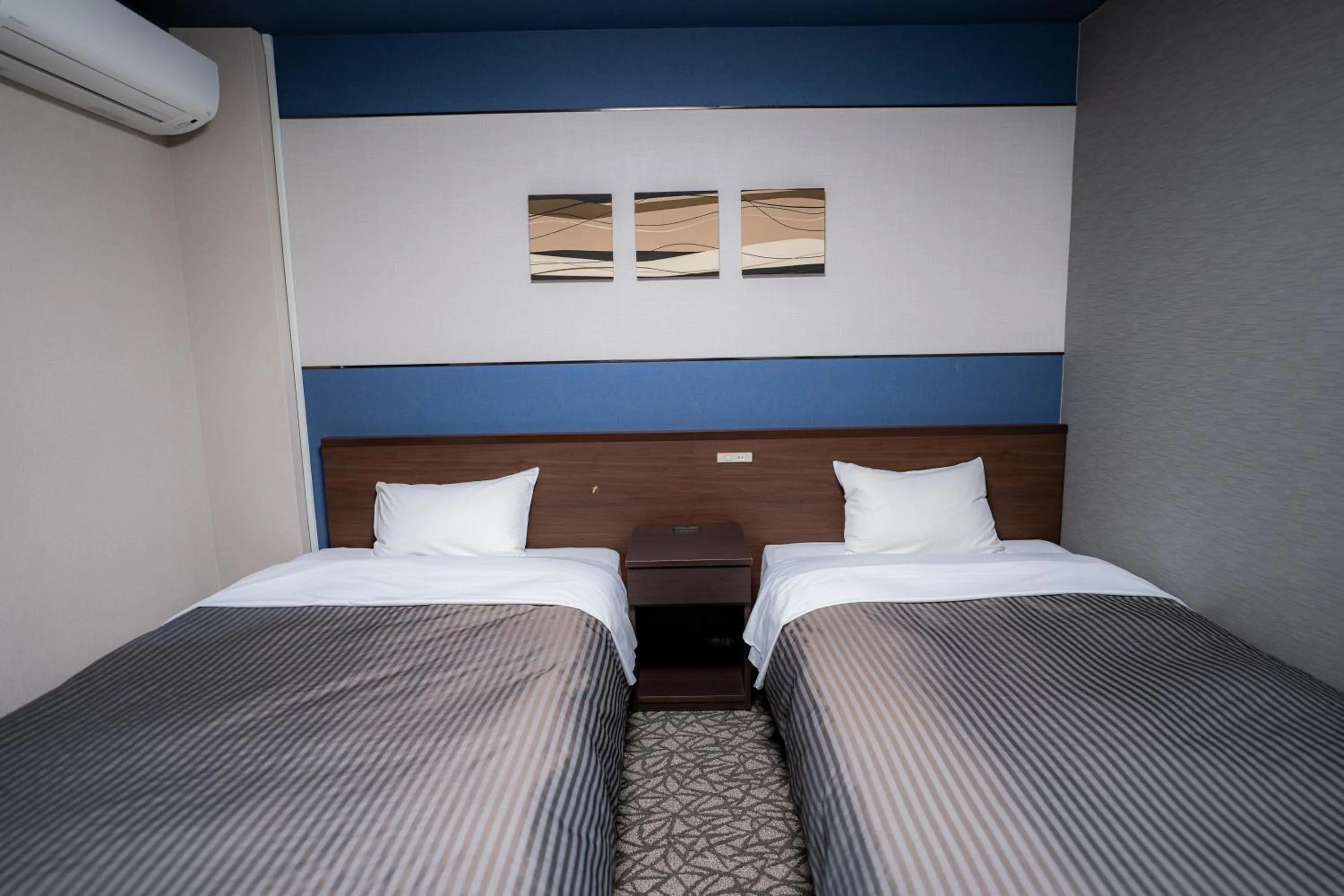 Photo of the whole room, Bed in Isahaya Daiichi Hotel