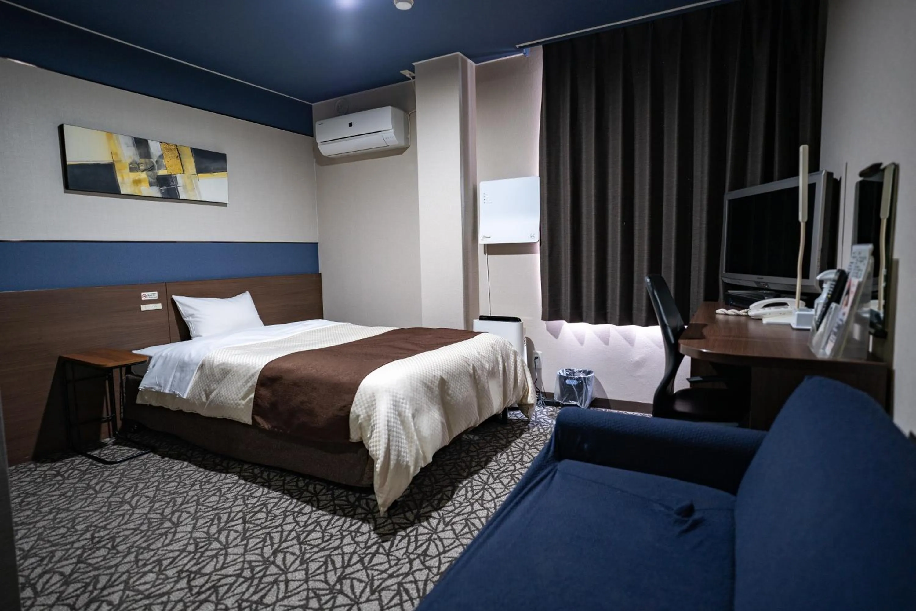 Photo of the whole room, Bed in Isahaya Daiichi Hotel