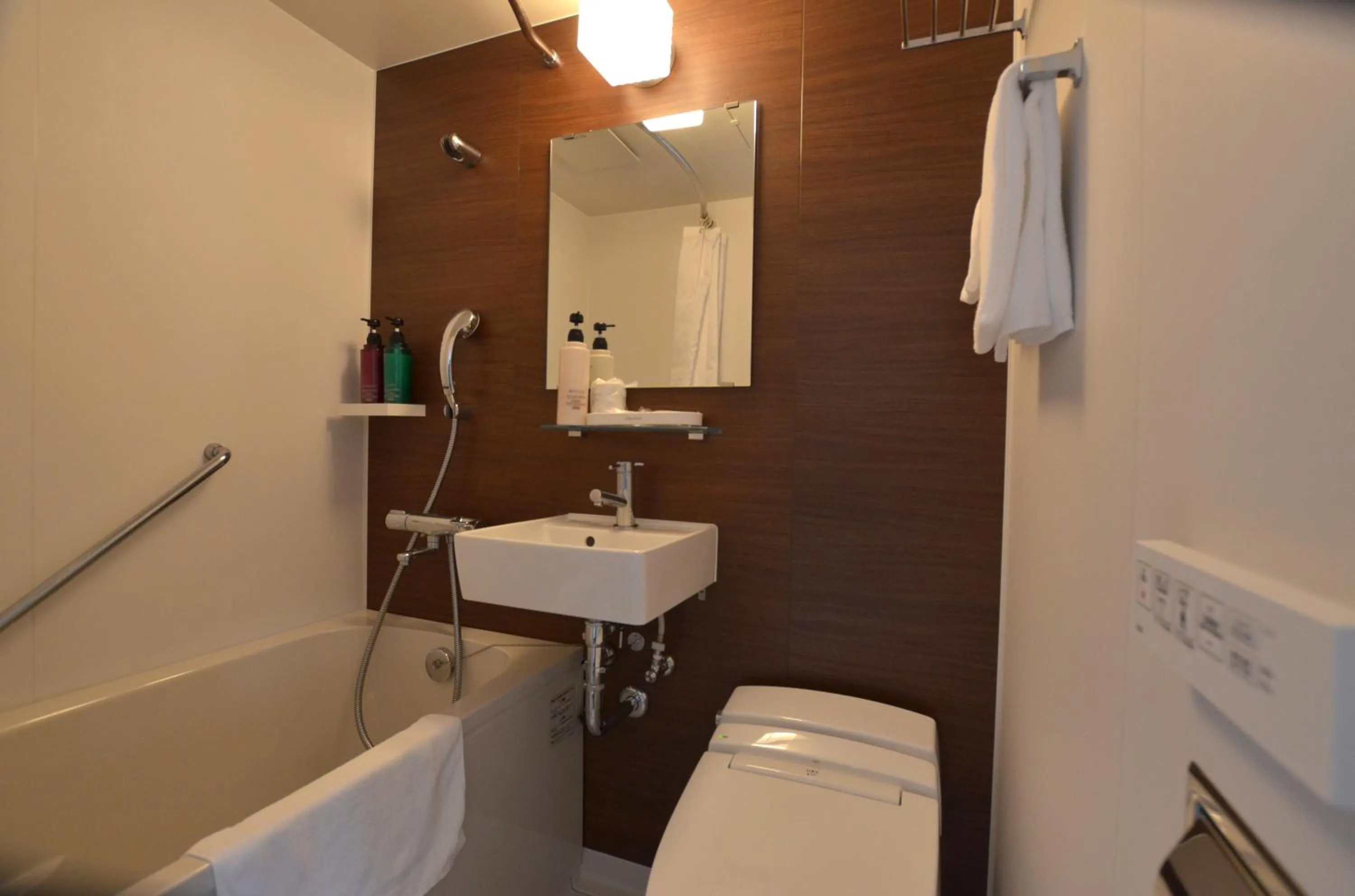 Shower in Isahaya Daiichi Hotel