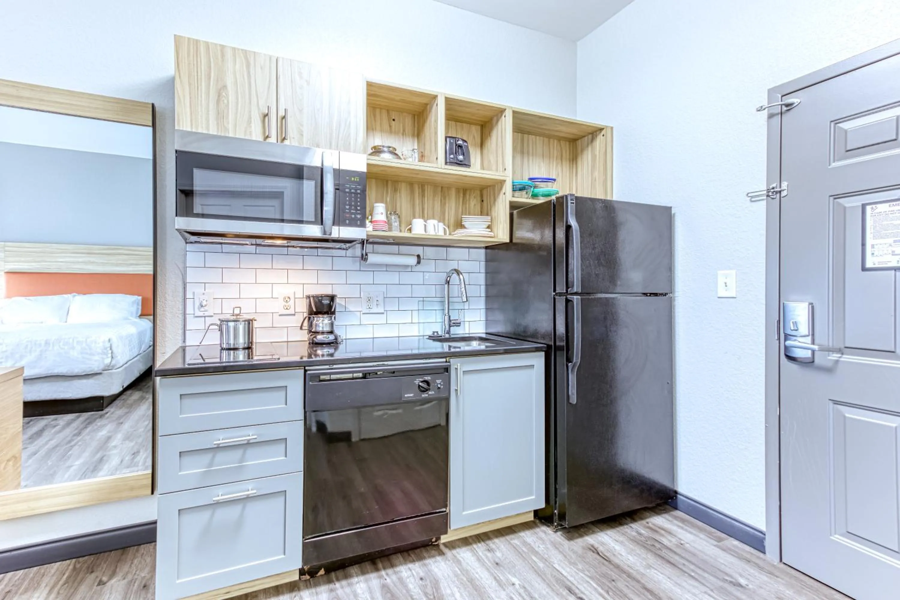 Kitchen or kitchenette in Candlewood Suites New Bern by IHG