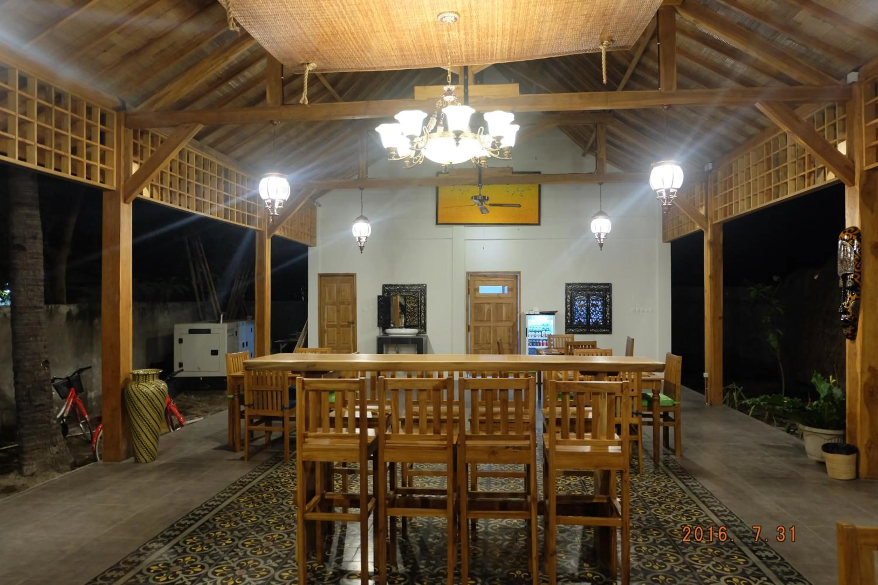 Restaurant/places to eat in Paradesa Villa