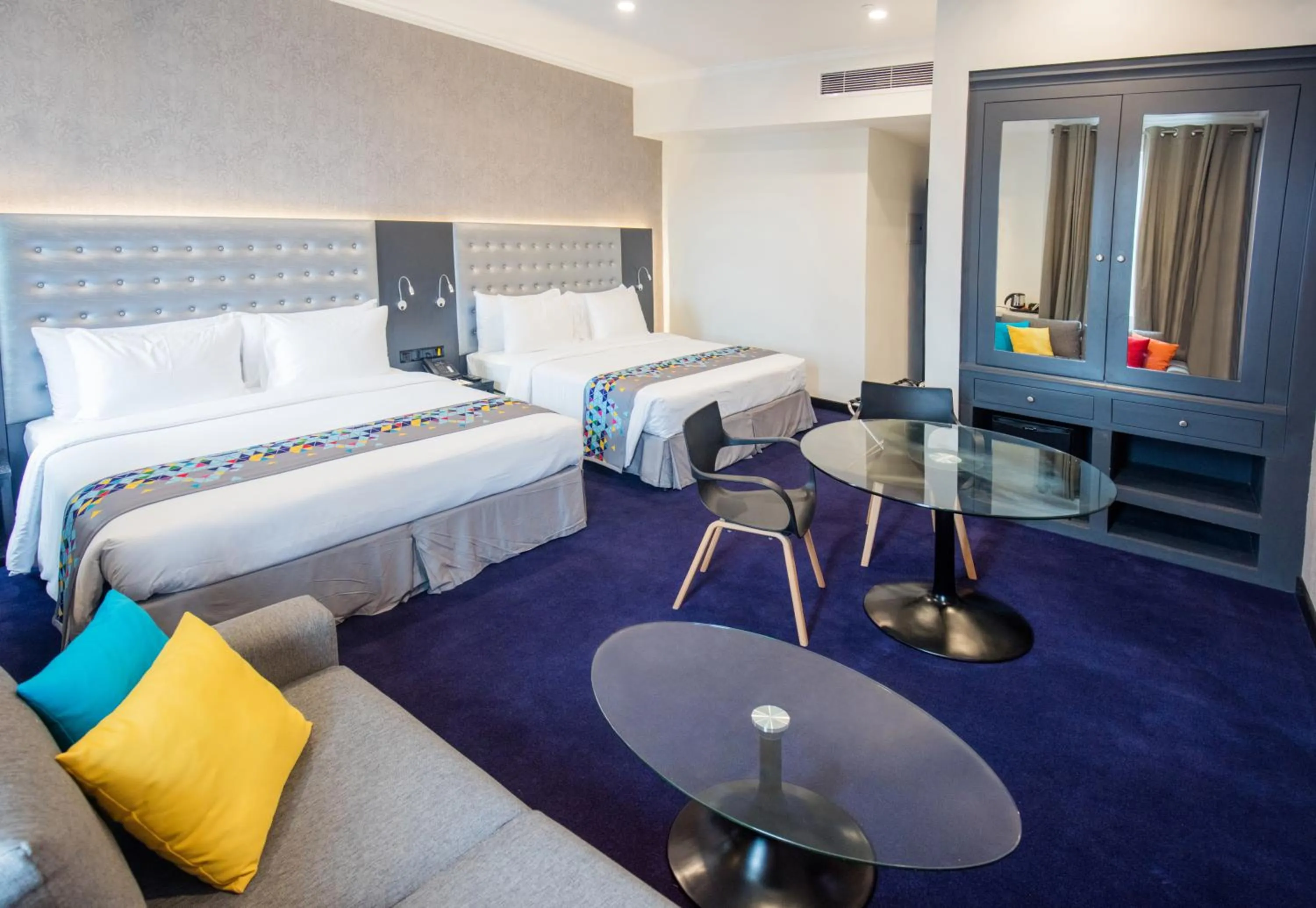 Coffee/tea facilities, Bed in Fairway Colombo - Sri Lanka's First Hotel With Robot Technology