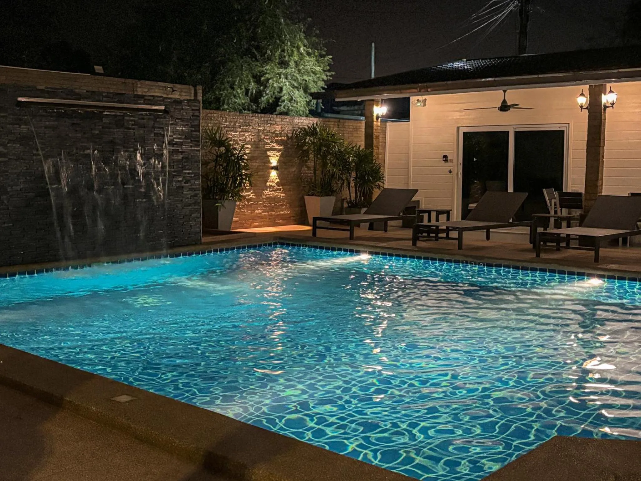 Night in Mangoes Pattaya