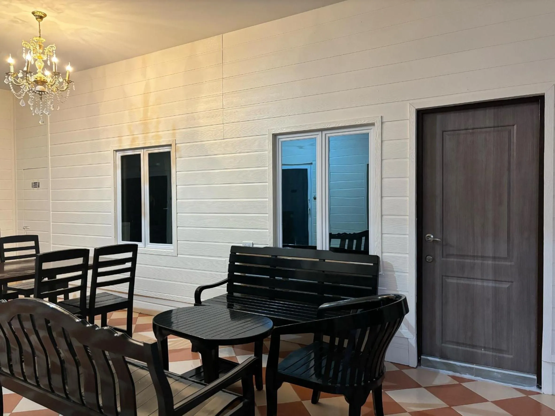 Seating area in Mangoes Pattaya