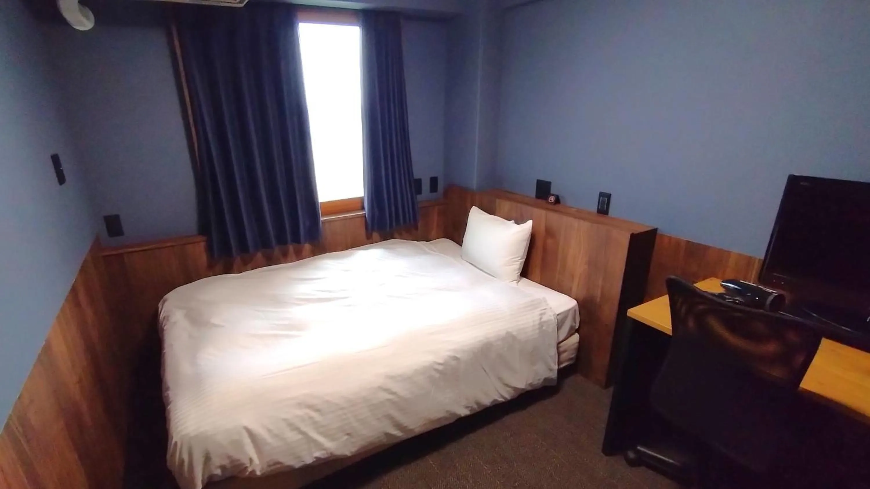 Bed in Handa Station Hotel