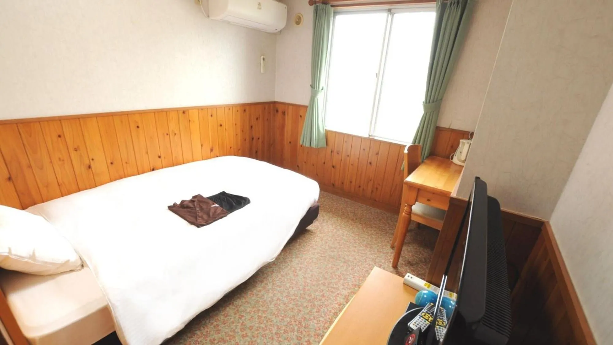 Bed in Handa Station Hotel