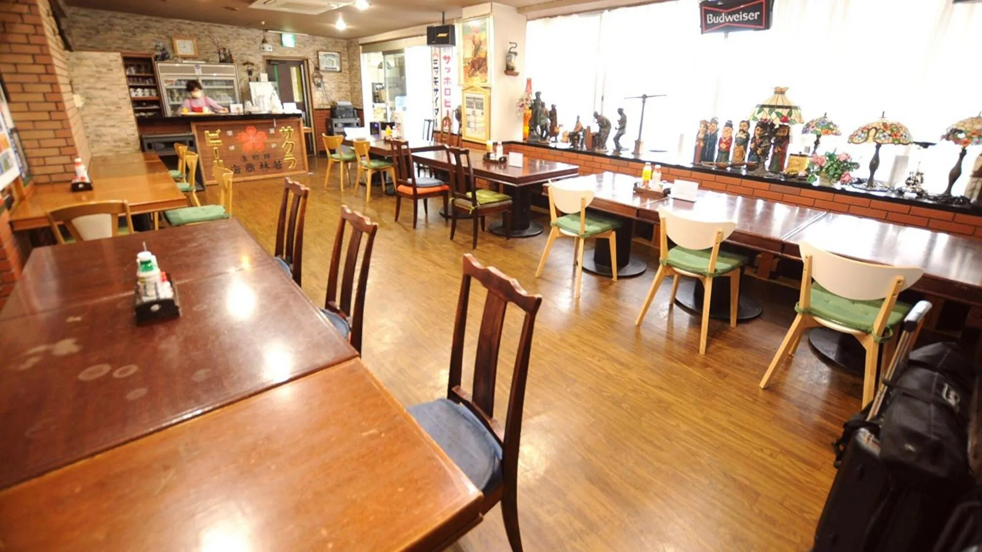 Restaurant/places to eat in Handa Station Hotel