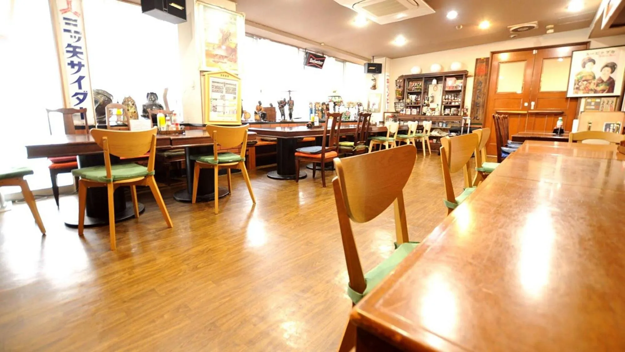 Restaurant/places to eat in Handa Station Hotel