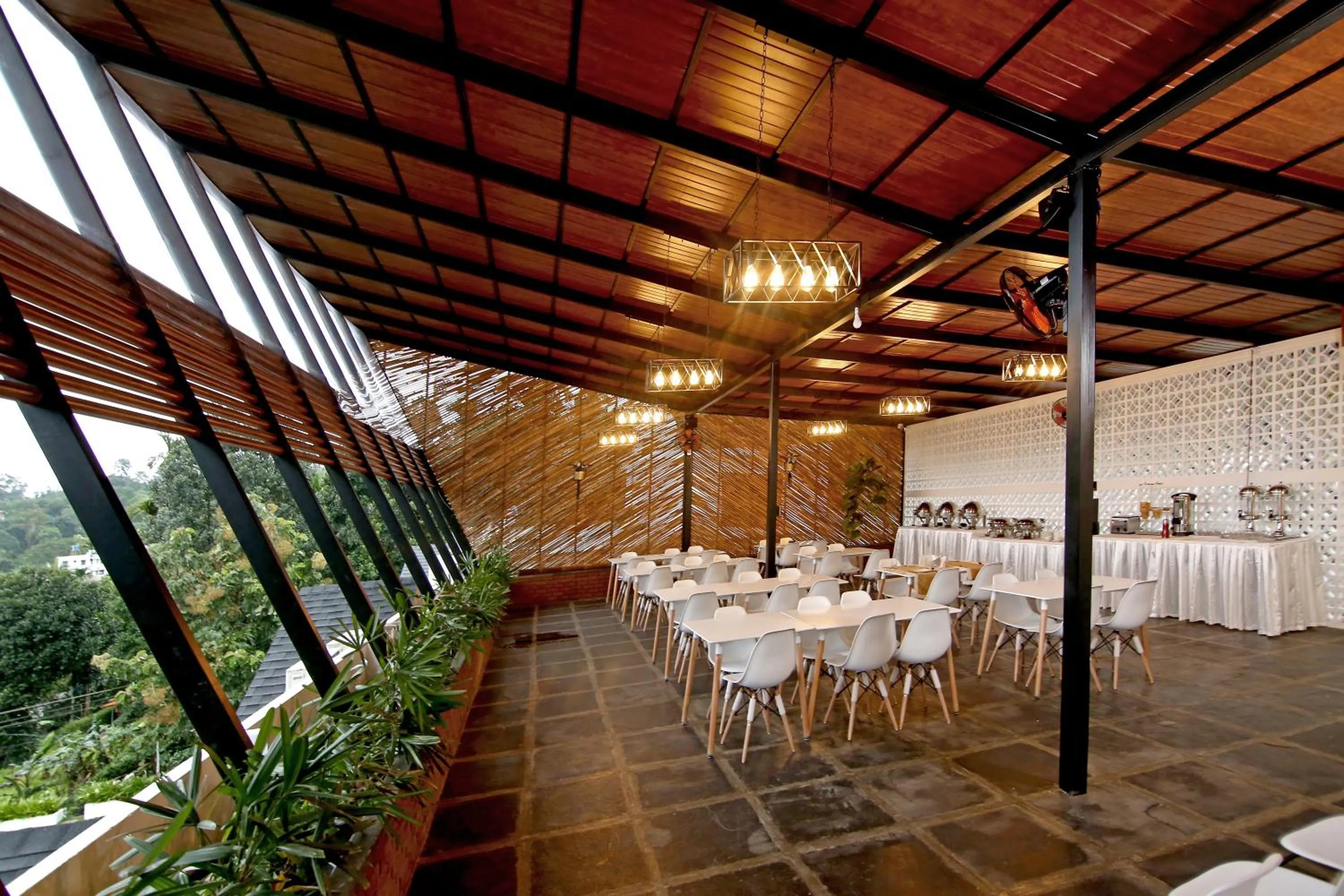 Restaurant/places to eat in Le Villagio Resort & Domes