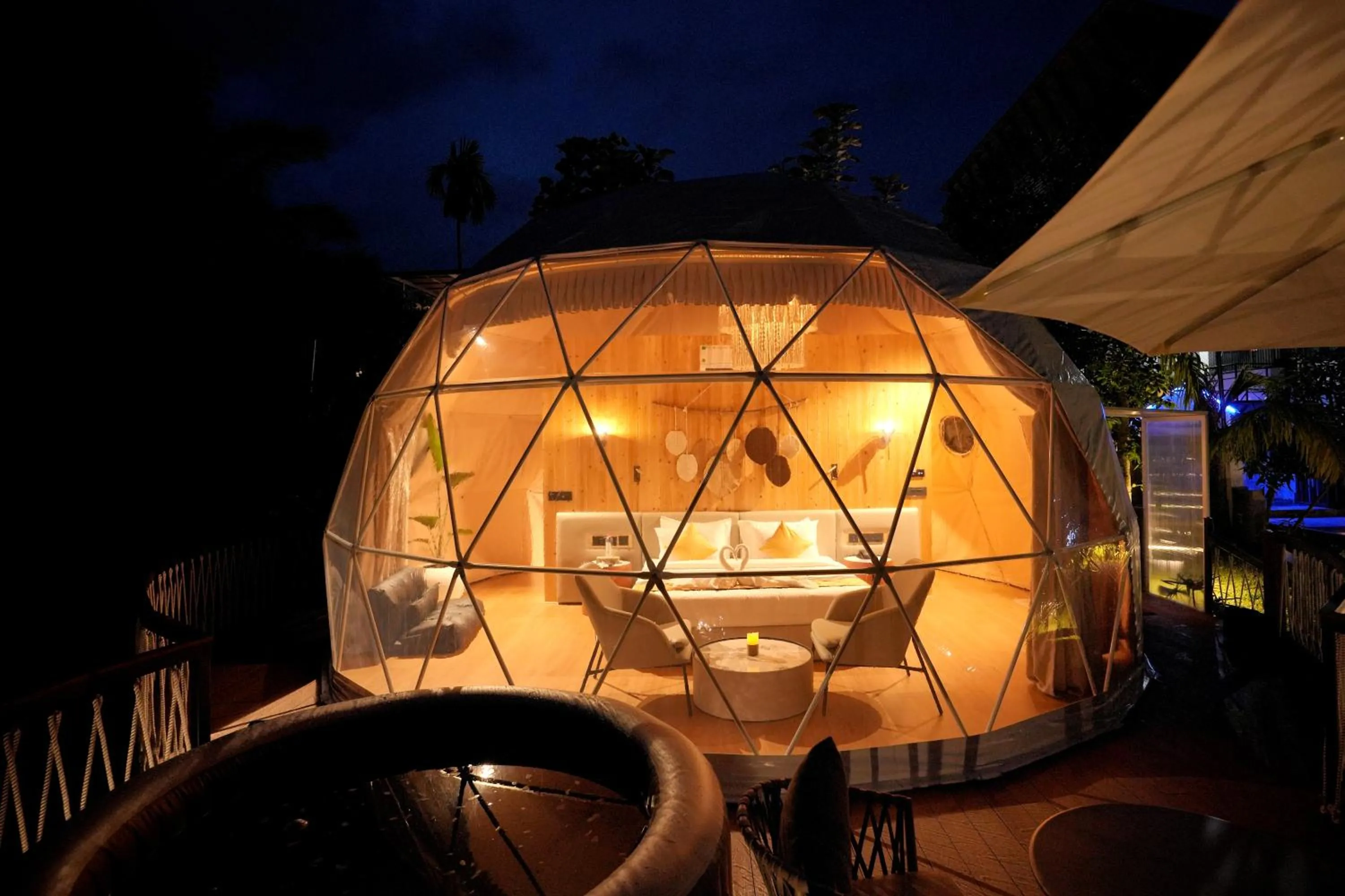 Night in Le Villagio Resort & Domes