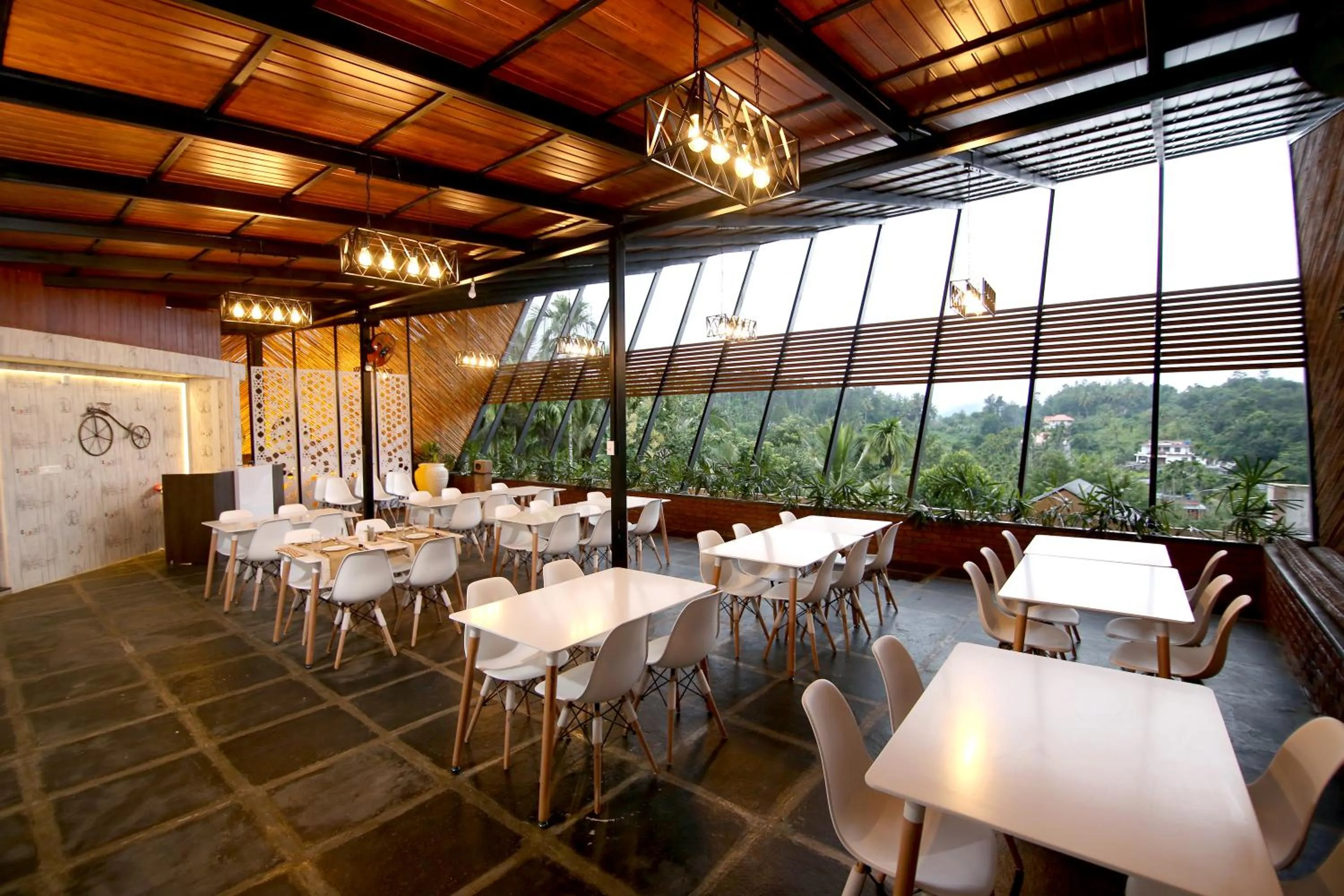 Restaurant/places to eat in Le Villagio Resort & Domes