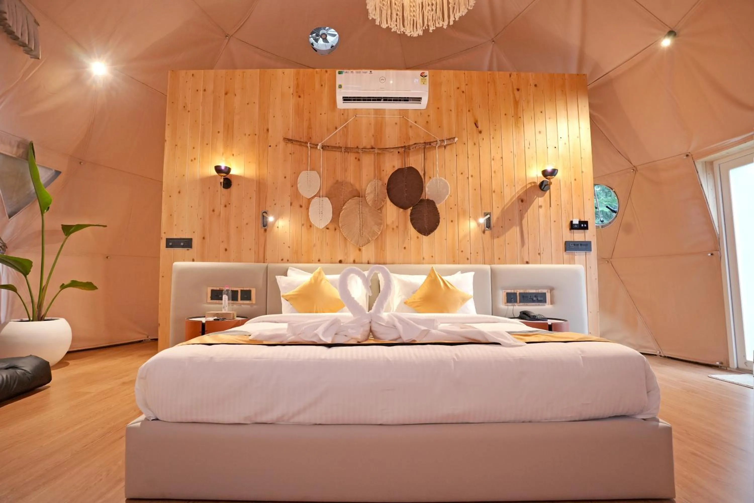 Bed in Le Villagio Resort & Domes