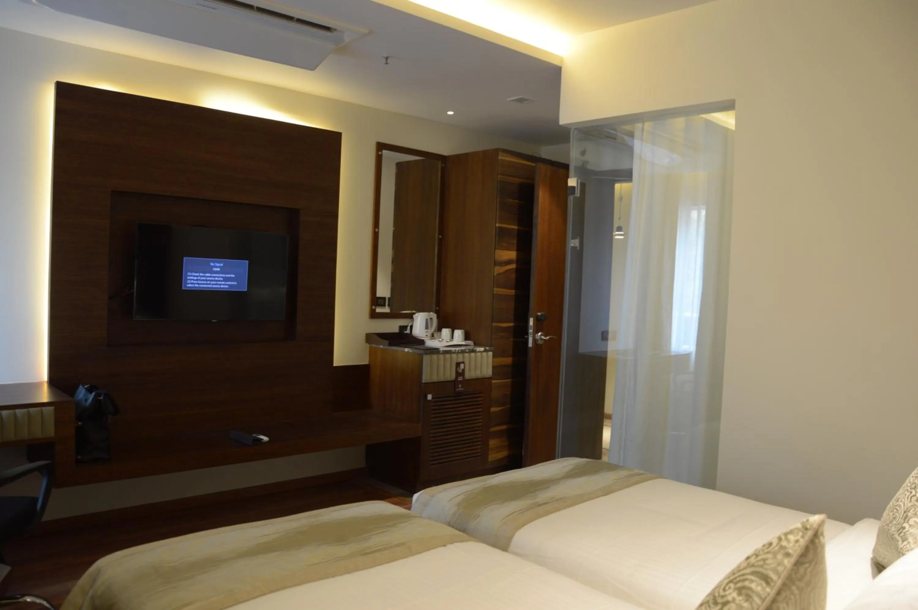 Bedroom, Bed in Connaught Royale Delhi