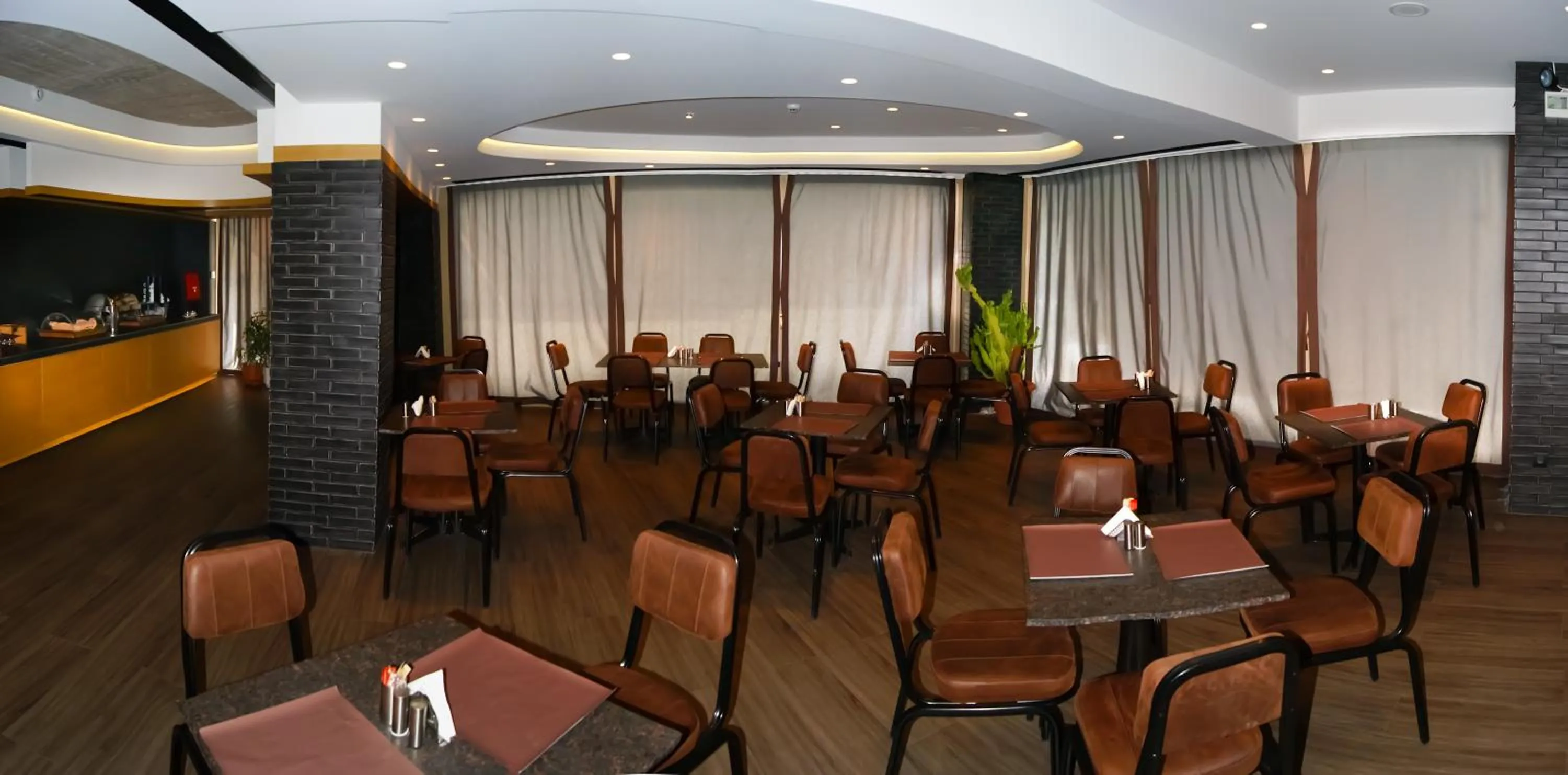 Restaurant/places to eat in Adonis City Hotel