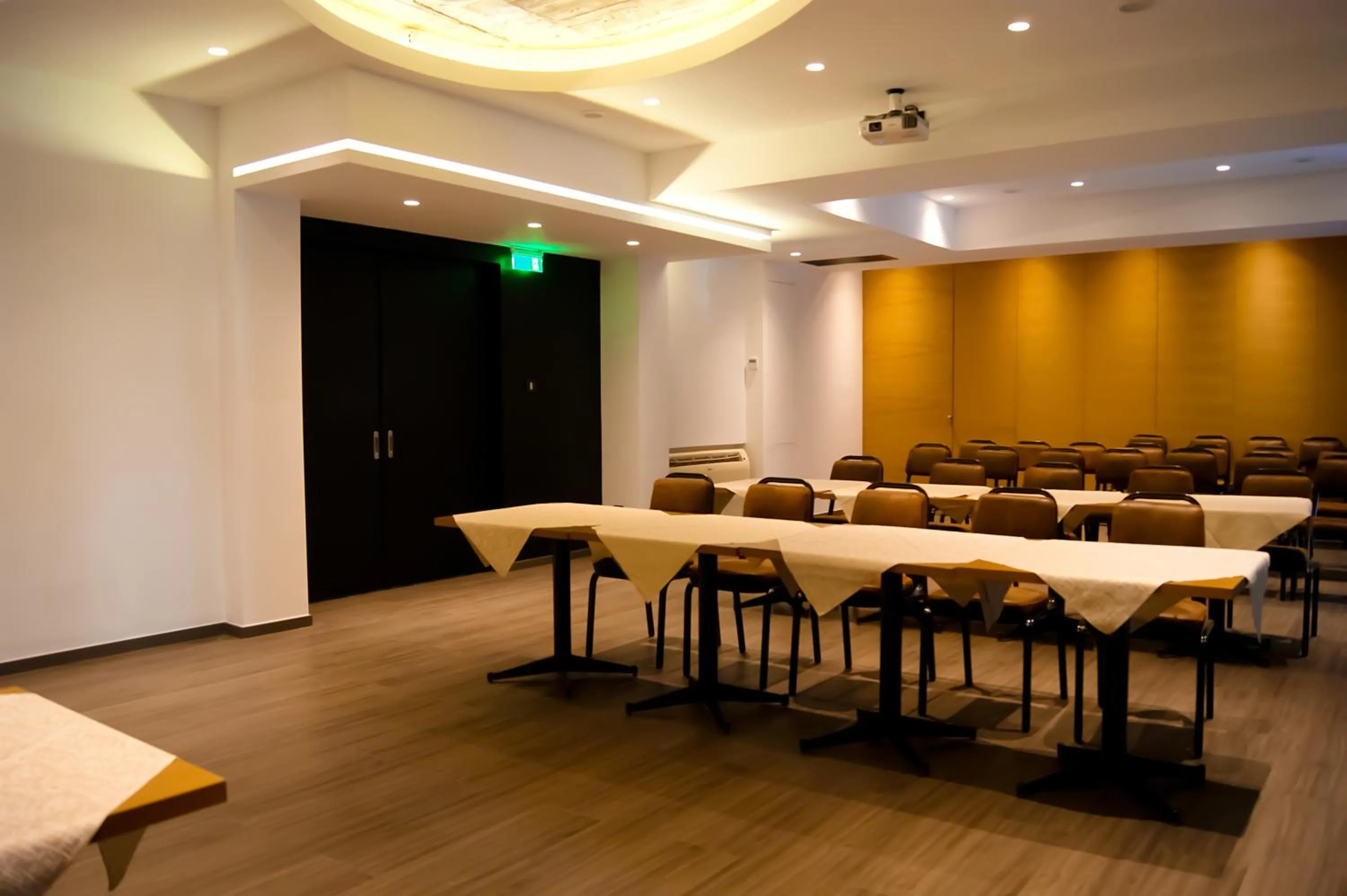 Business facilities in Adonis City Hotel