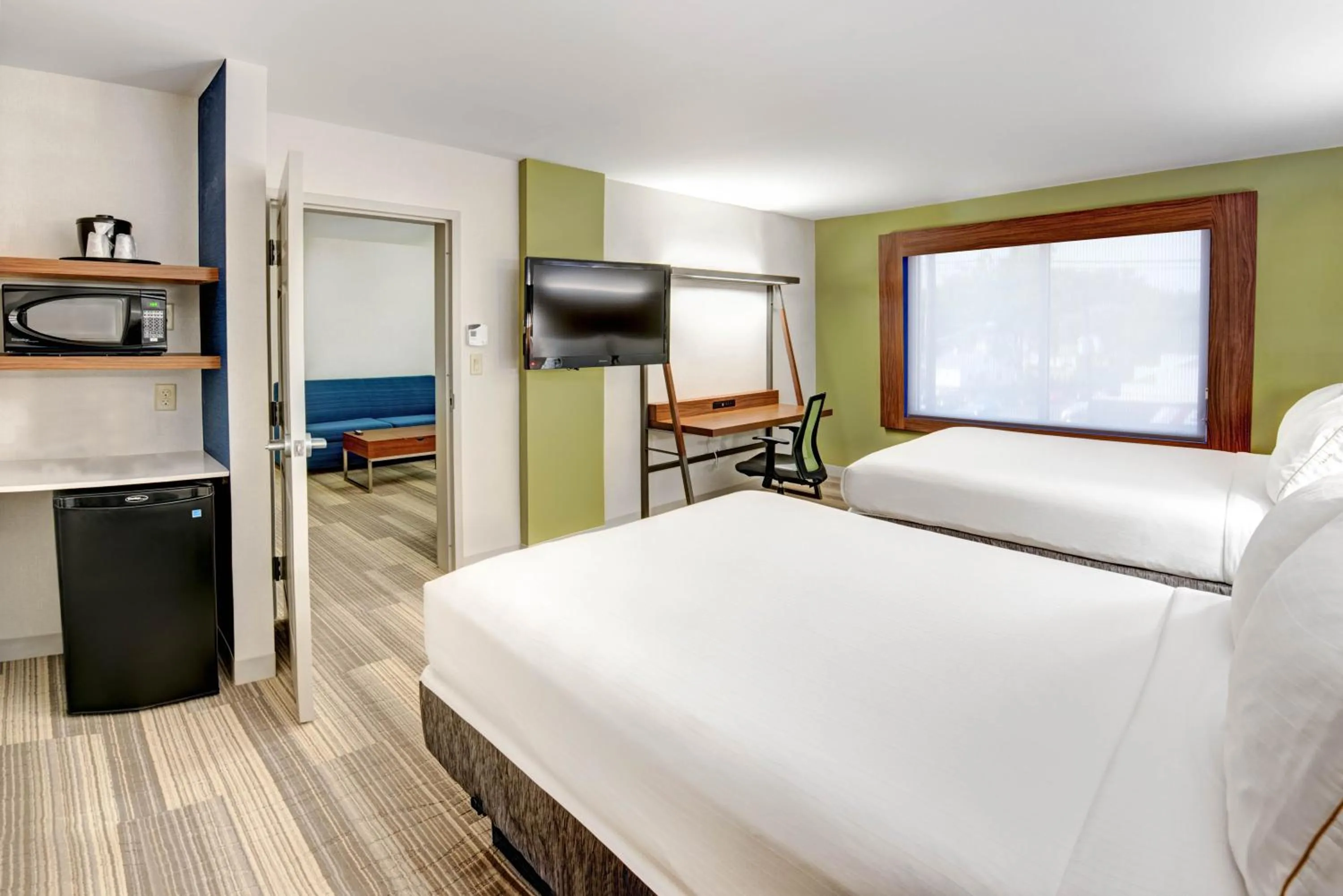 Bed in Holiday Inn Express Woodbridge by IHG