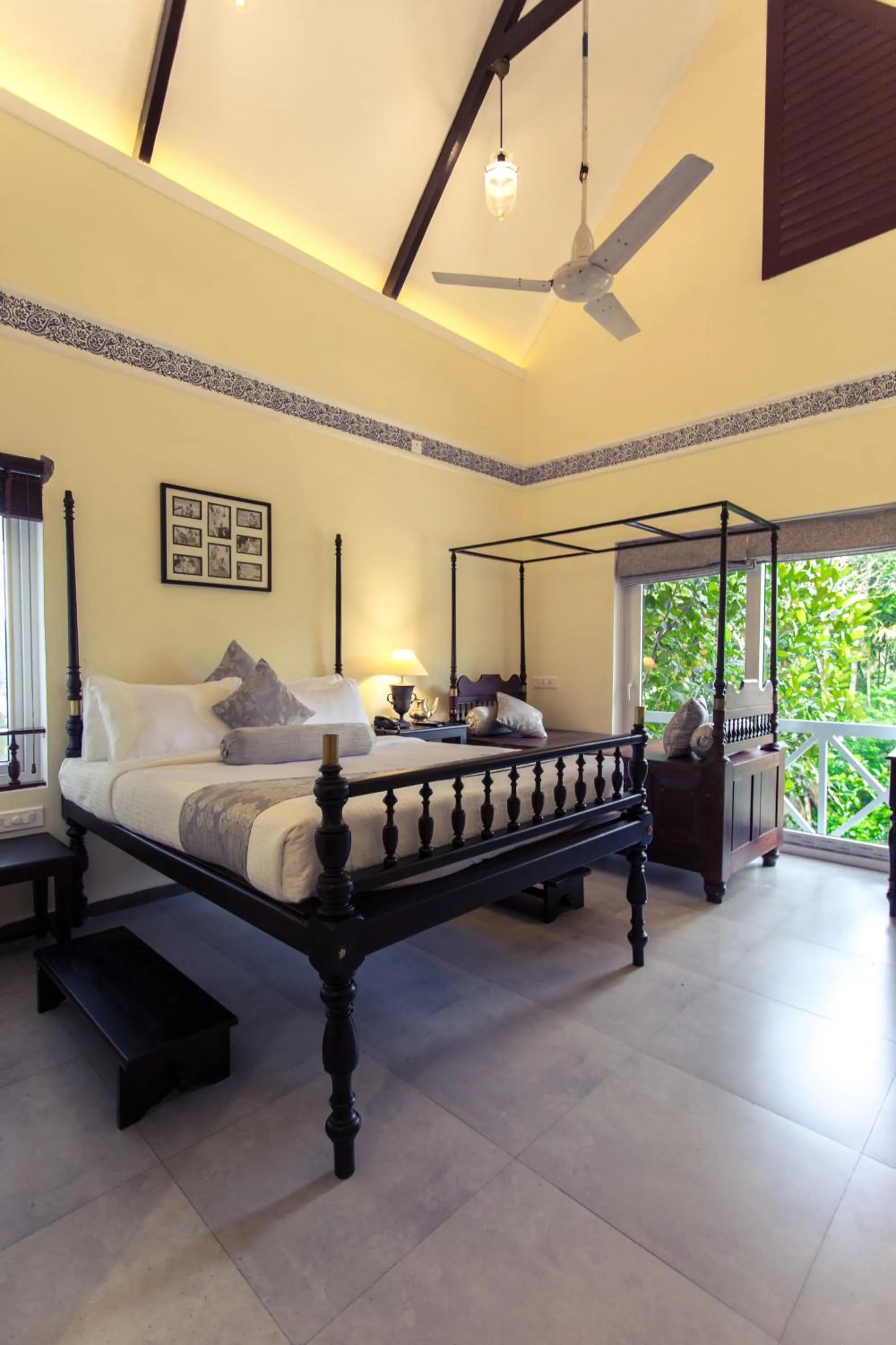 Photo of the whole room, Bed in Crayons Guest House Munnar