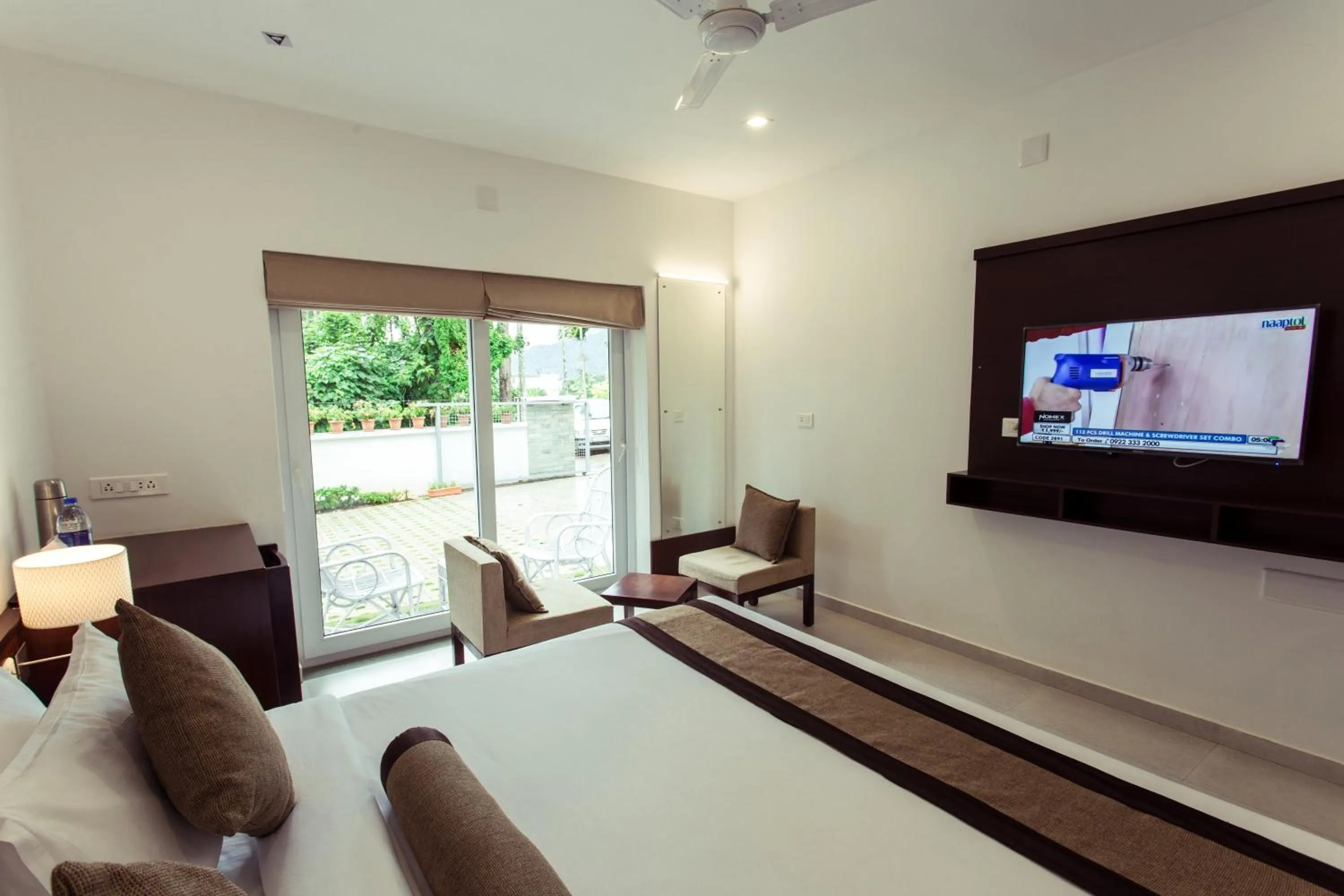 TV and multimedia in Crayons Guest House Munnar