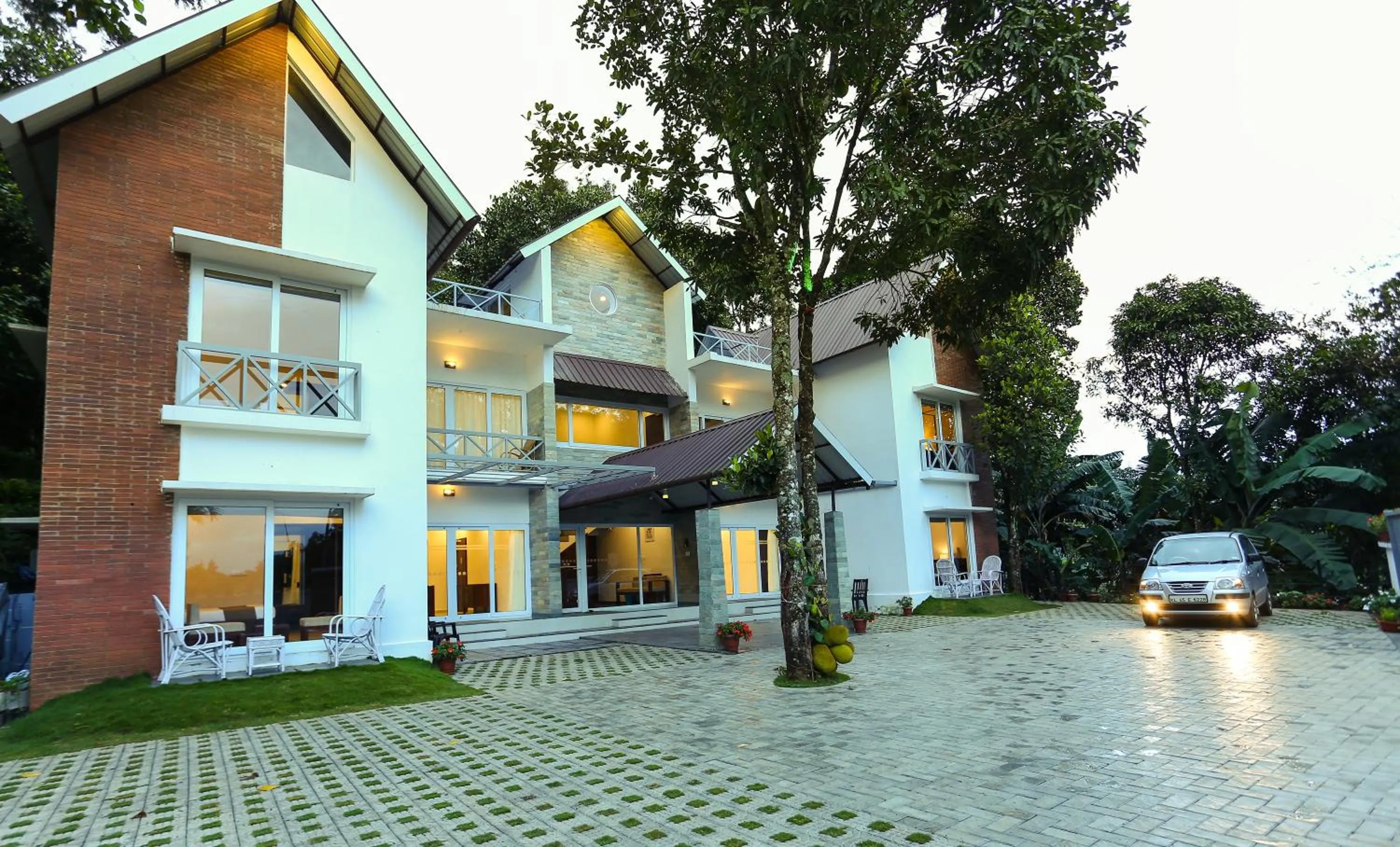 Property building in Crayons Guest House Munnar