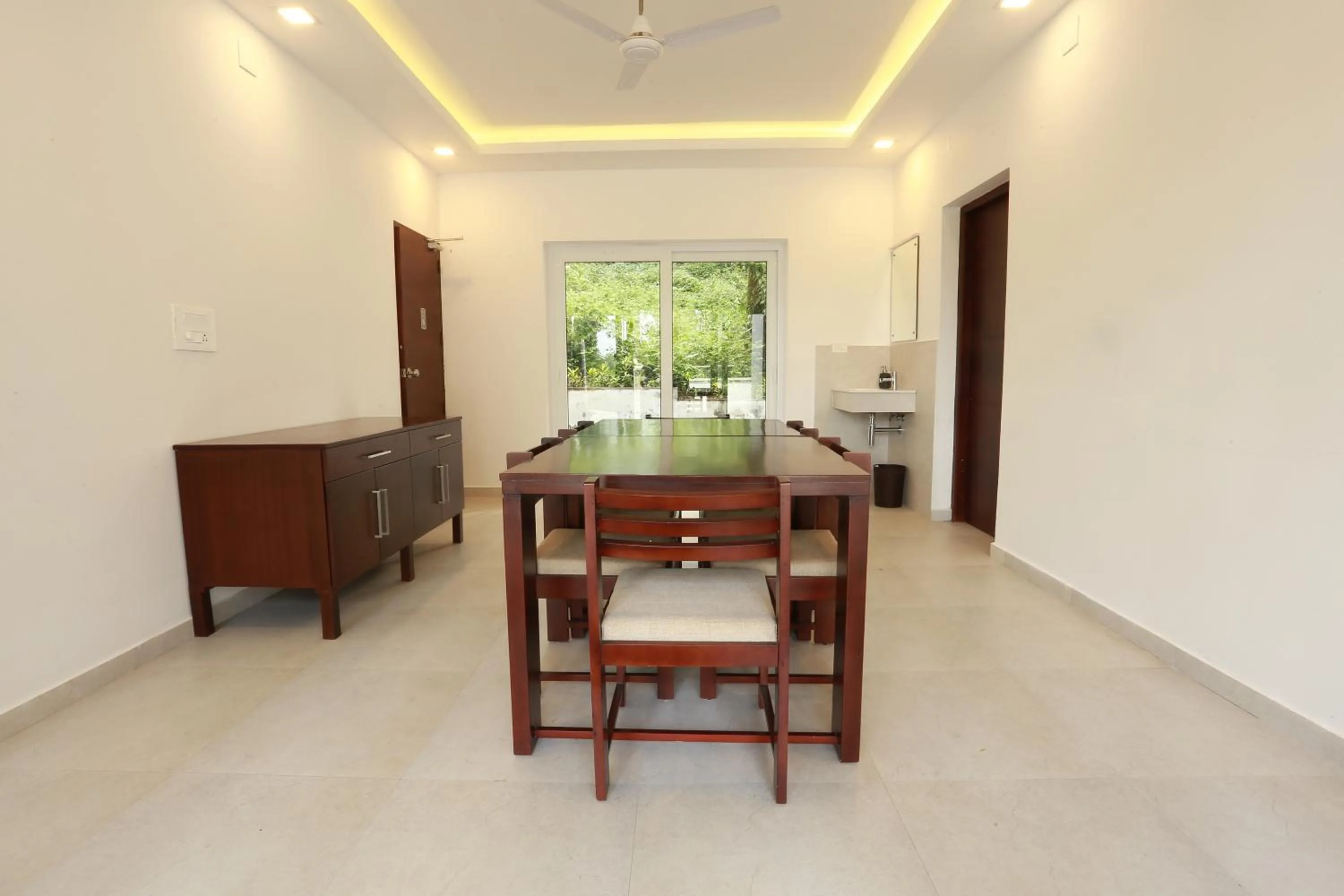 Dining area in Crayons Guest House Munnar