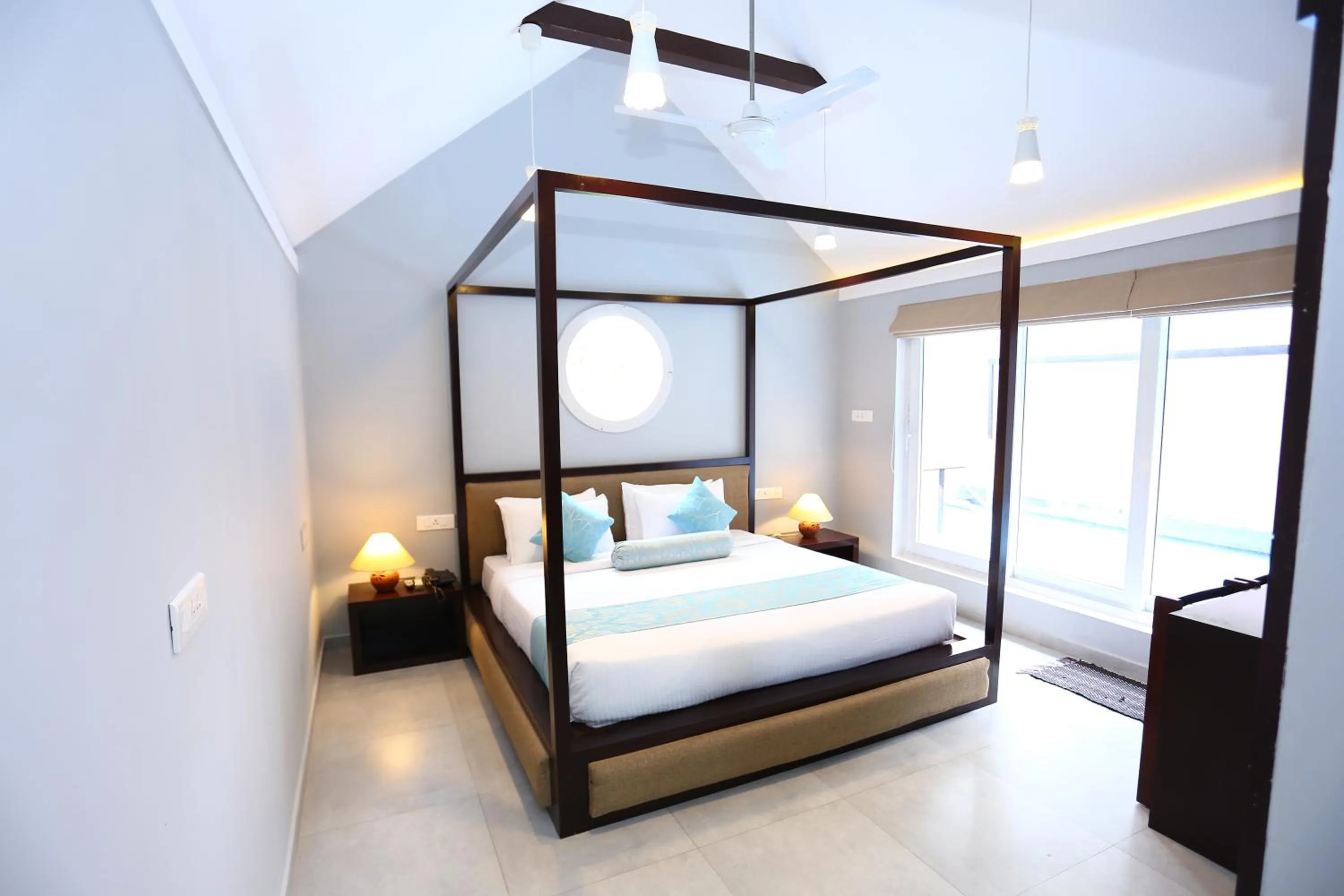 Photo of the whole room, Bed in Crayons Guest House Munnar